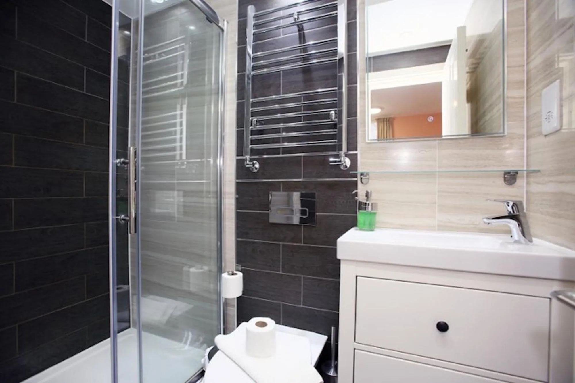 Bathroom in OYO Grantly Hotel