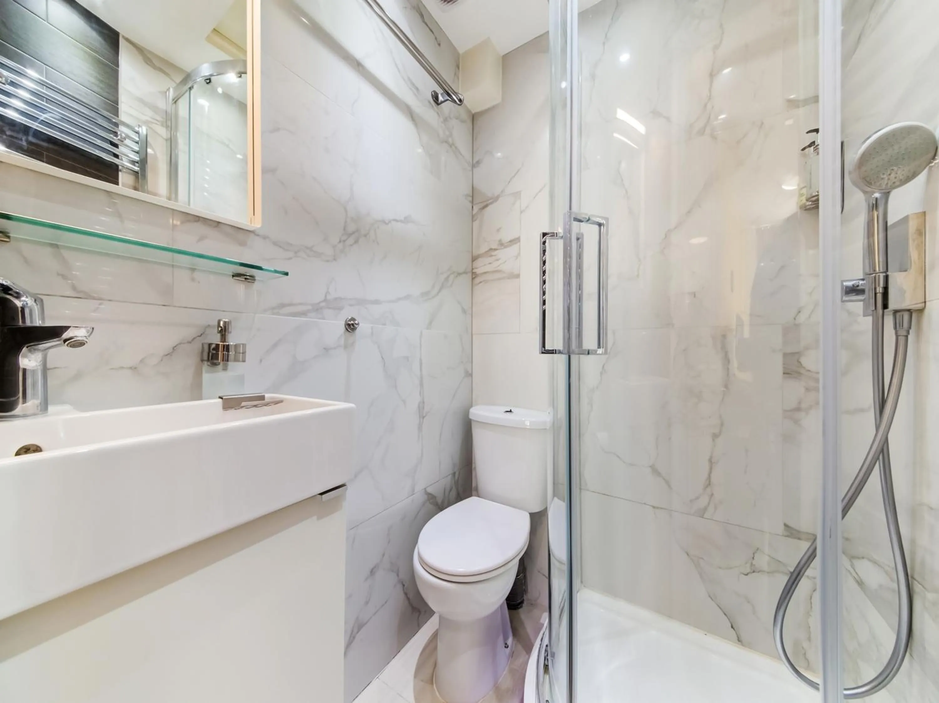 Bathroom in OYO Grantly Hotel