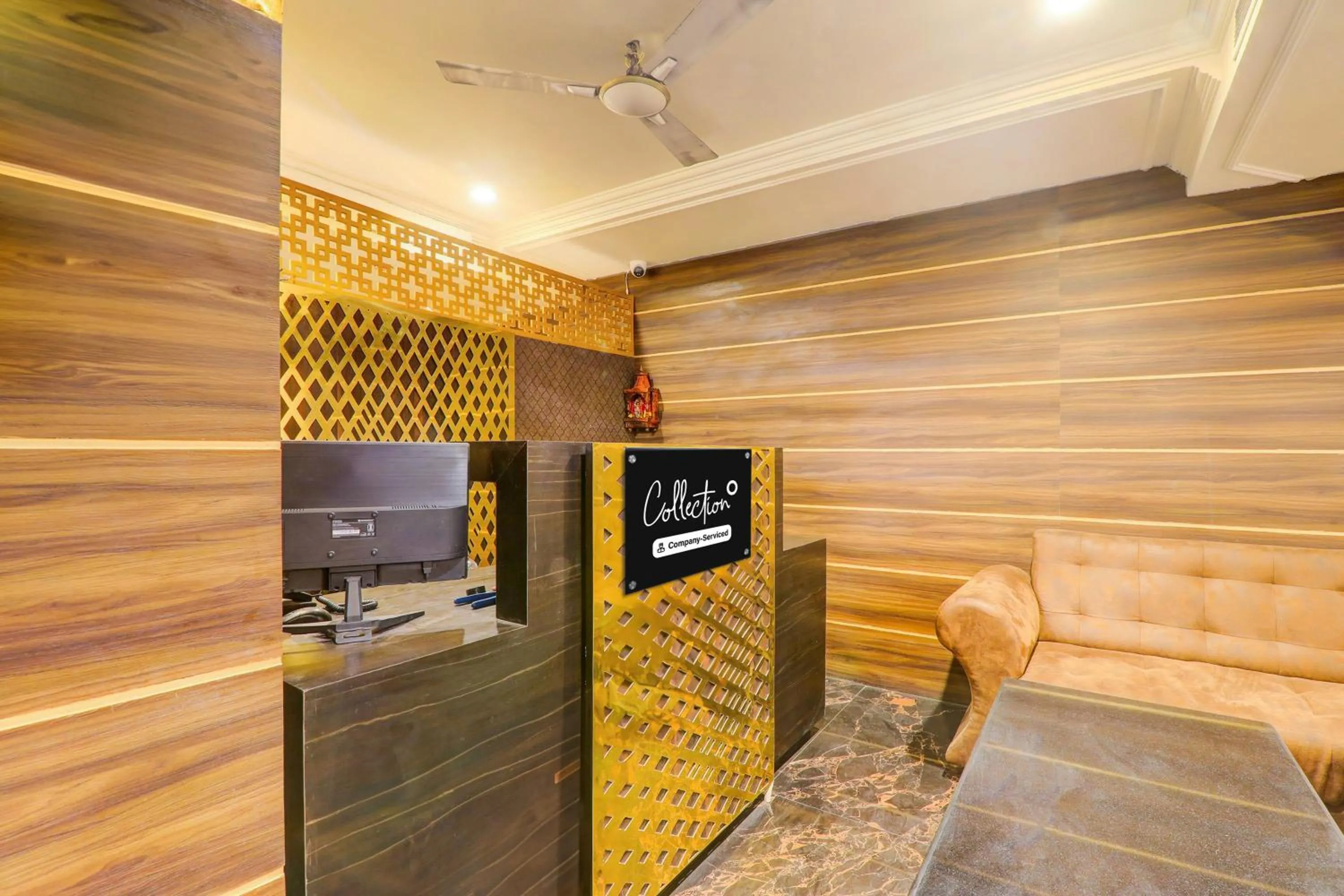 Lobby or reception in Super Collection O Alambagh Formerly BM Palace