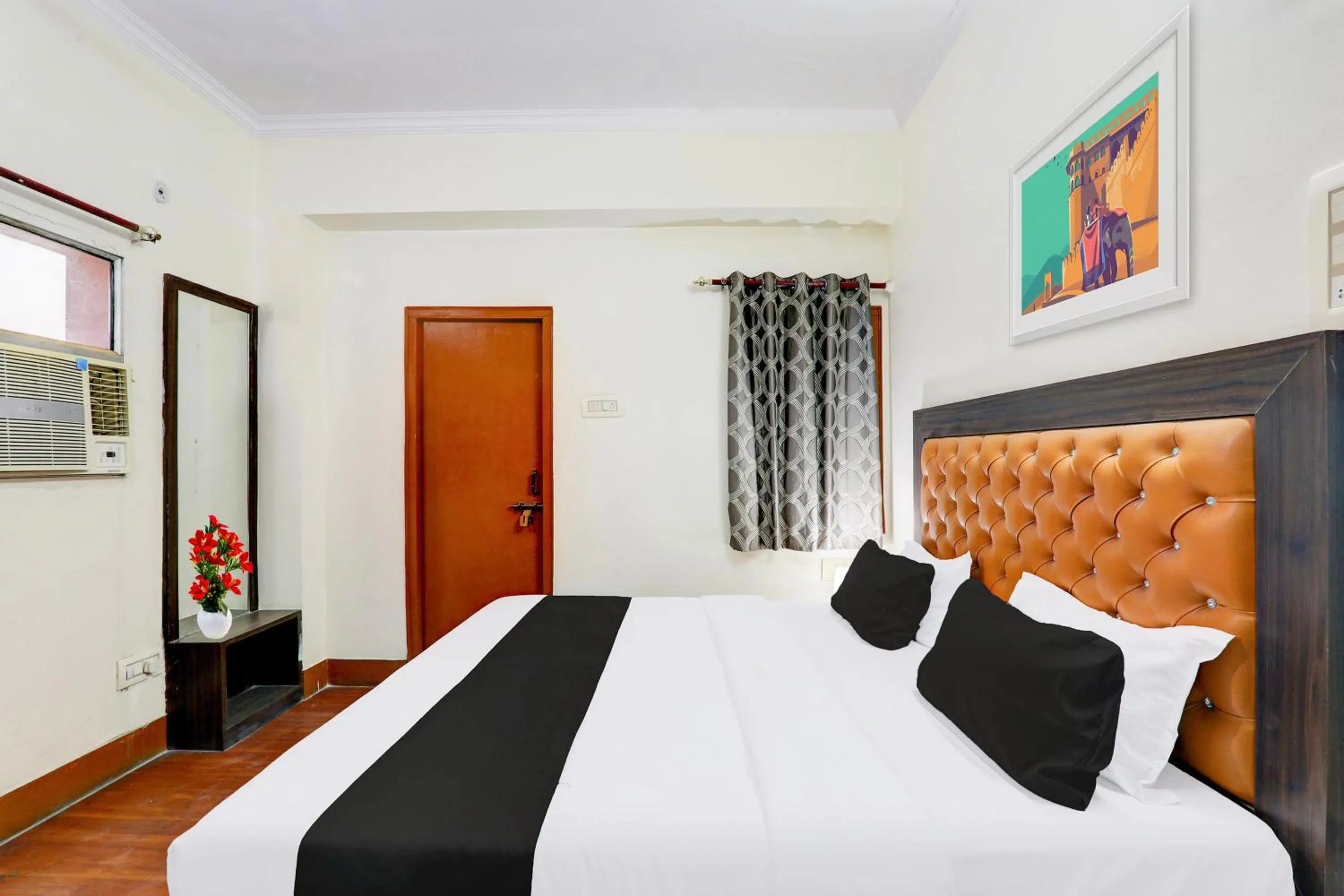 Bedroom, Bed in Super Collection O Alambagh Formerly BM Palace