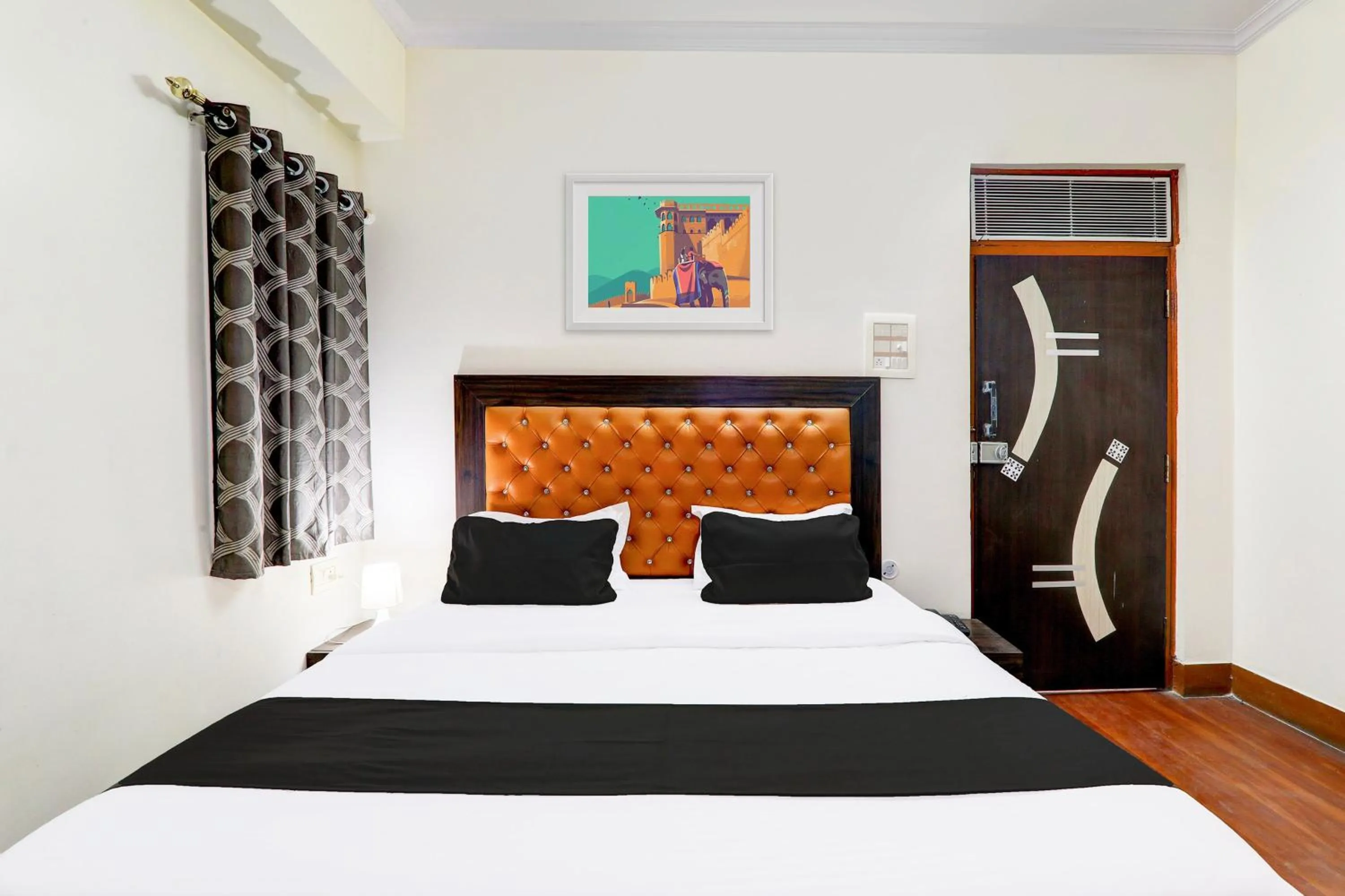 Bedroom, Bed in Super Collection O Alambagh Formerly BM Palace