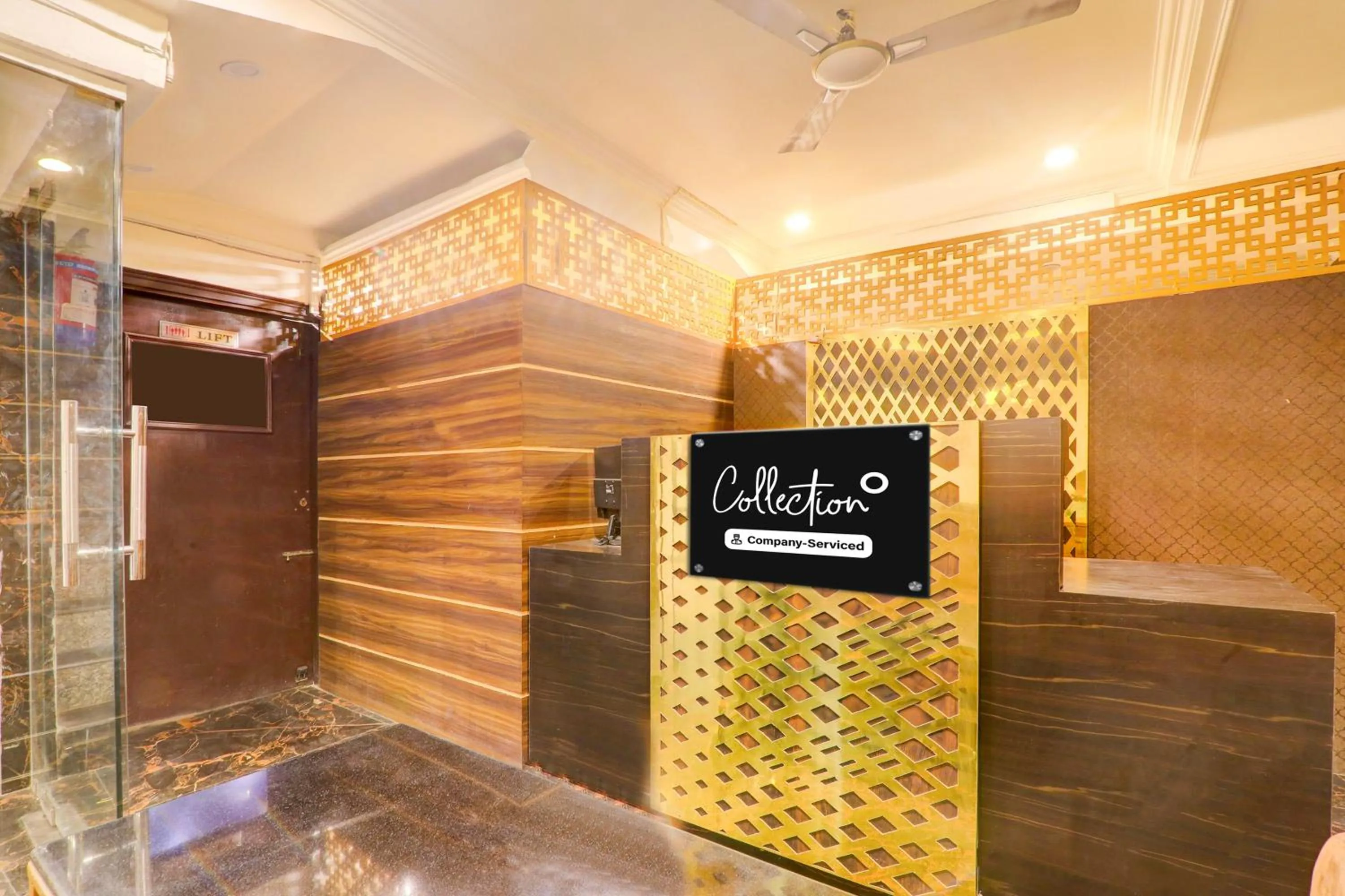 Lobby or reception in Super Collection O Alambagh Formerly BM Palace