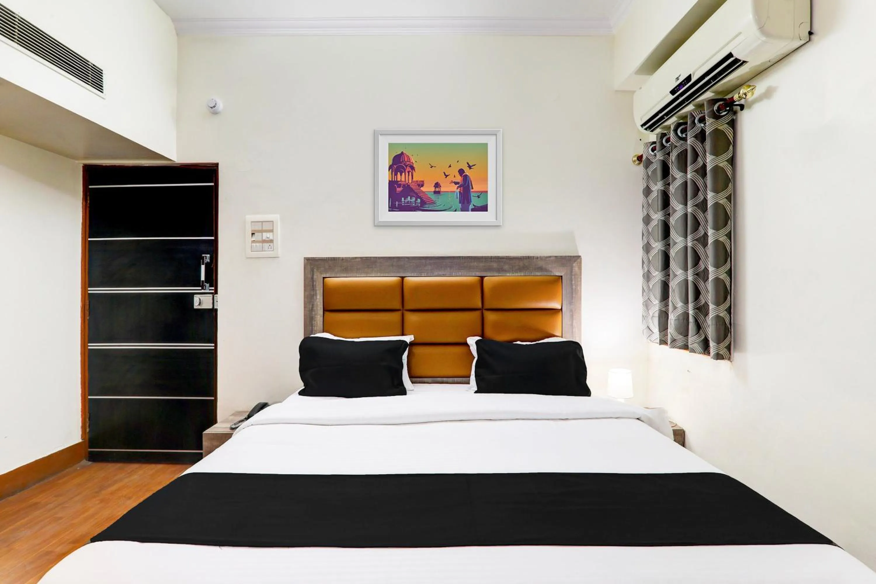 Bedroom, Bed in Super Collection O Alambagh Formerly BM Palace