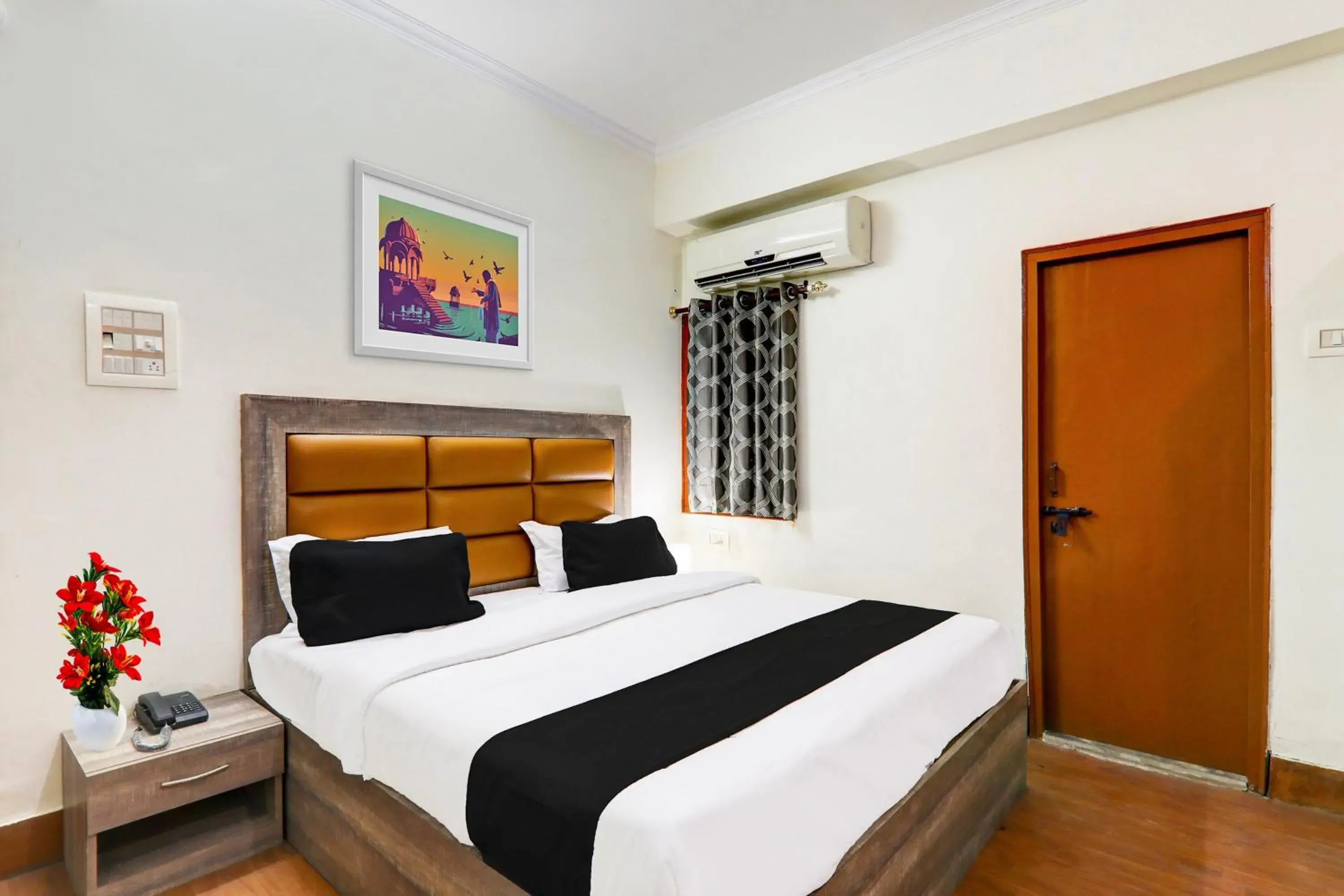 Bedroom, Bed in Super Collection O Alambagh Formerly BM Palace Bedroom, Bed in Super Collection O Alambagh Formerly BM Palace