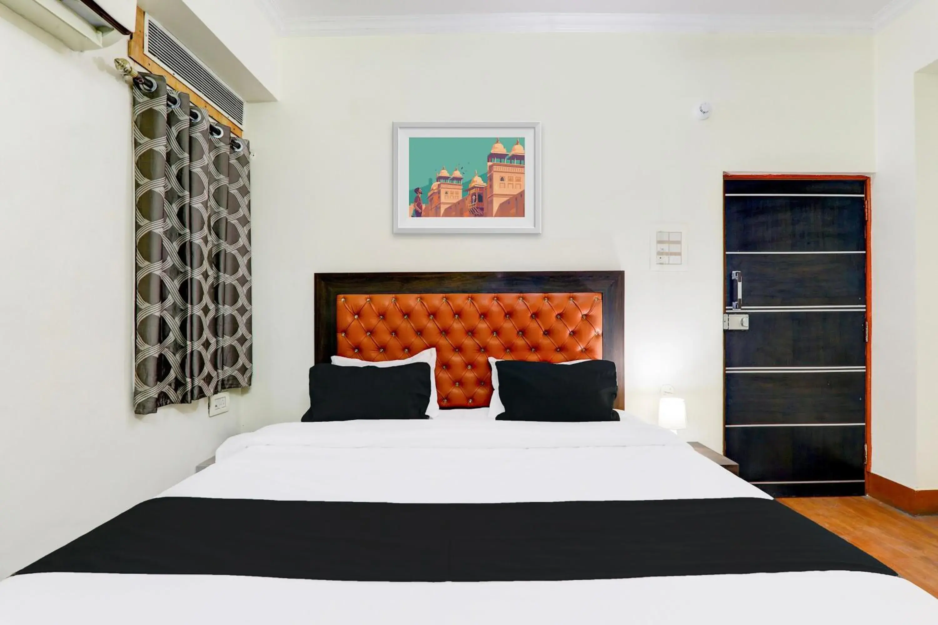 Bedroom, Bed in Super Collection O Alambagh Formerly BM Palace Bedroom, Bed in Super Collection O Alambagh Formerly BM Palace