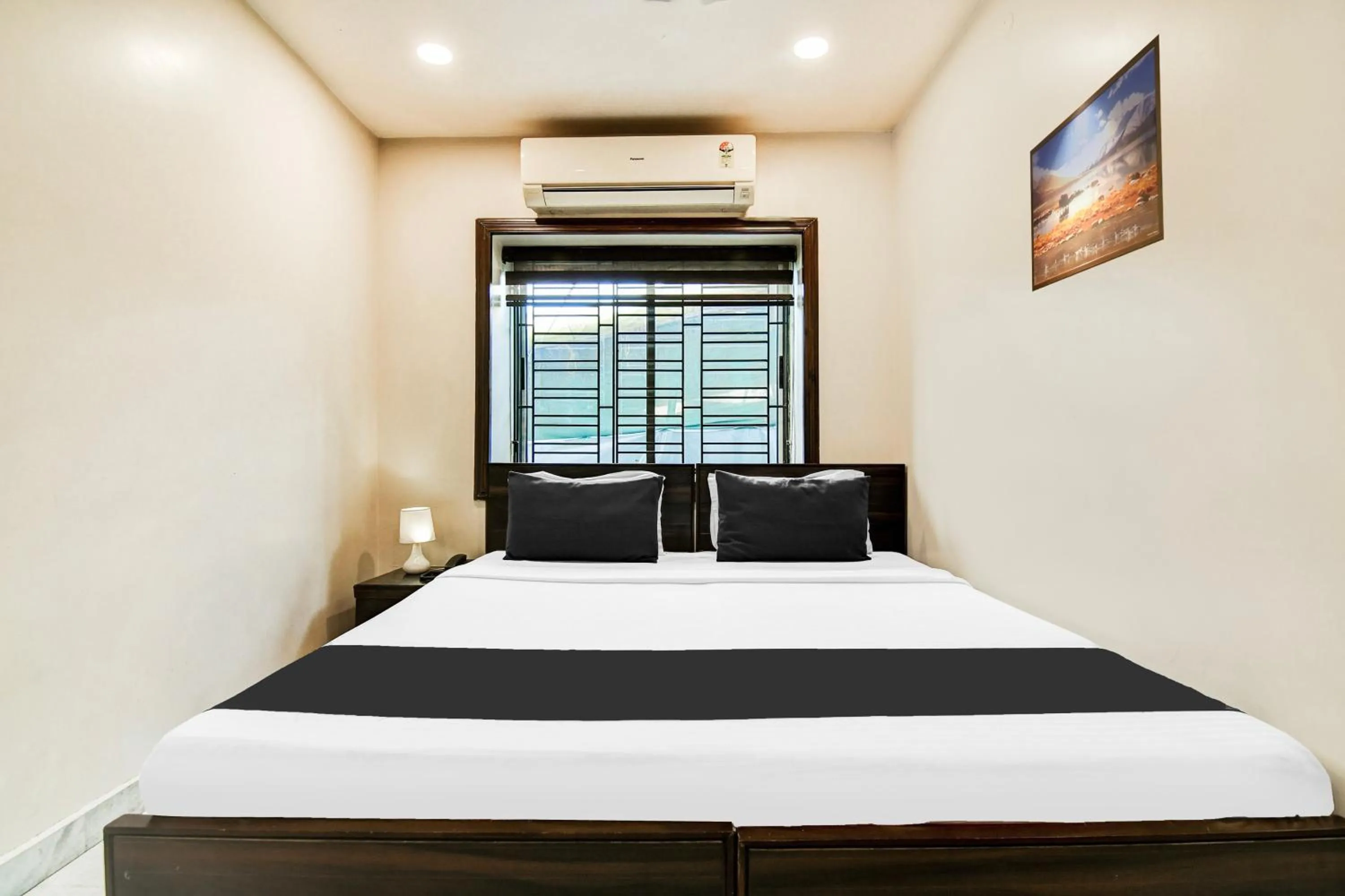 Bedroom in Super Collection O Belgacihia Near Kolkata Railway Station