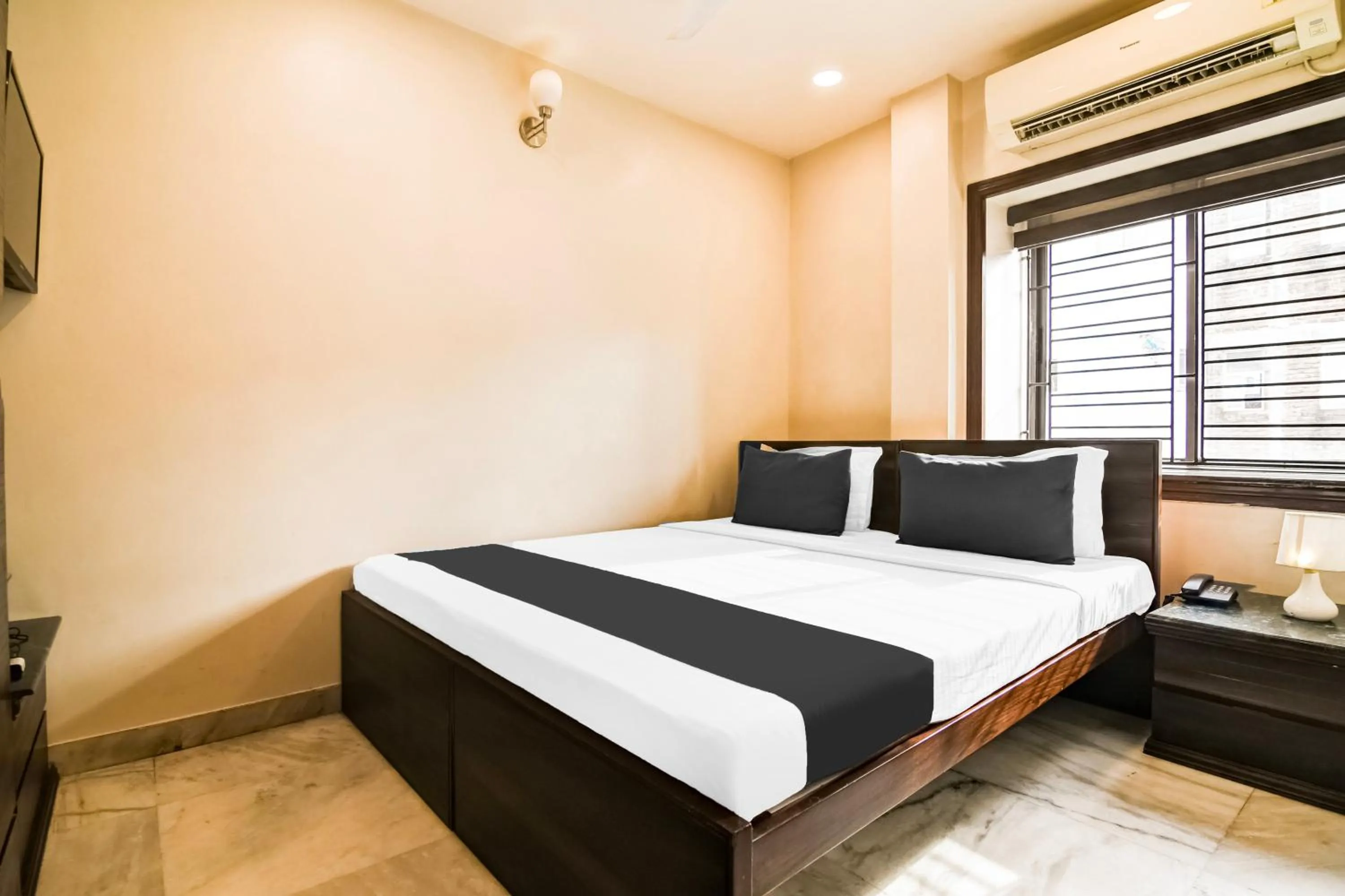 Bedroom in Super Collection O Belgacihia Near Kolkata Railway Station