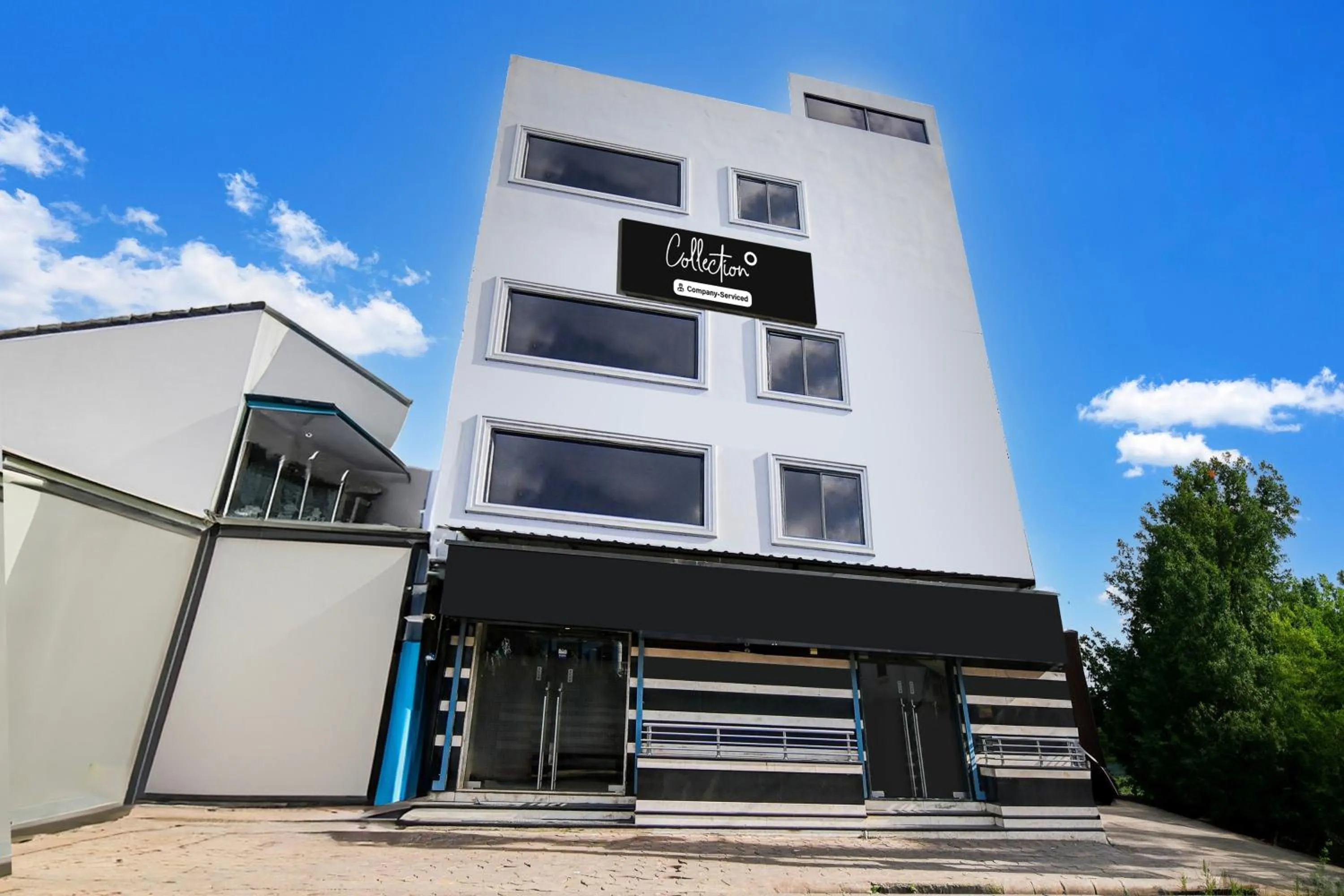 Facade/entrance in Super Collection O Belgacihia Near Kolkata Railway Station