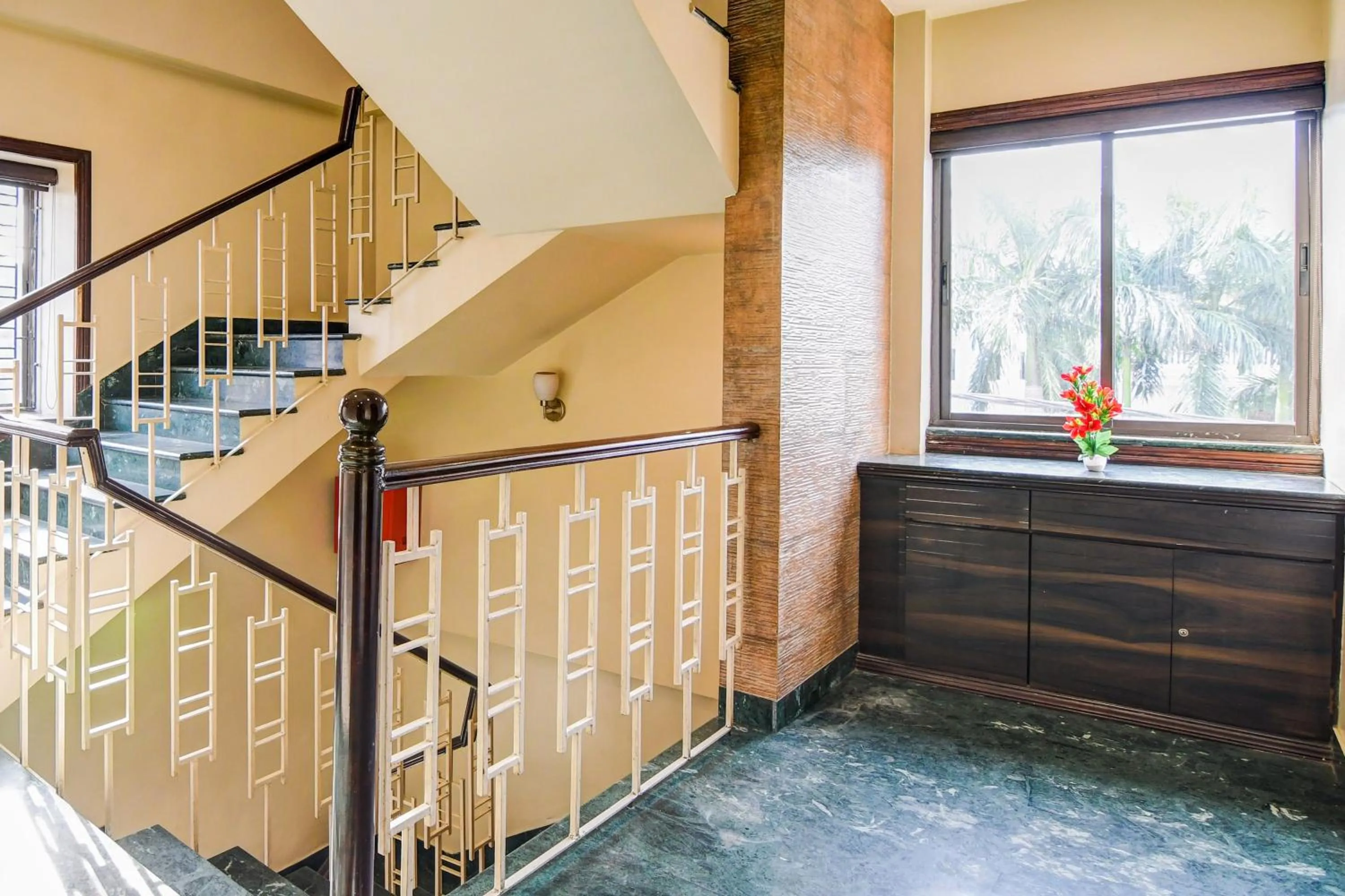 Lobby or reception in Super Collection O Belgacihia Near Kolkata Railway Station