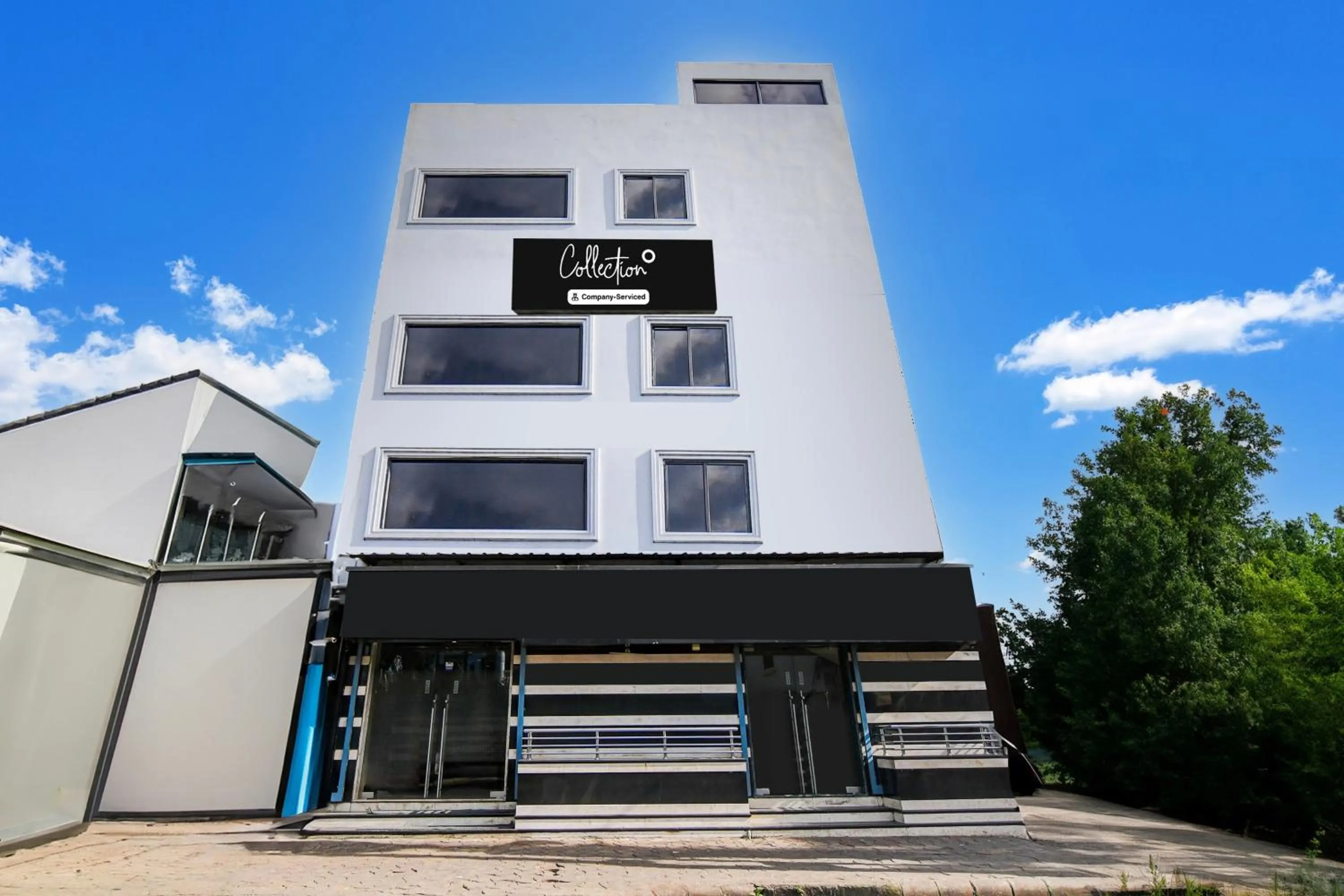 Facade/entrance in Super Collection O Belgacihia Near Kolkata Railway Station