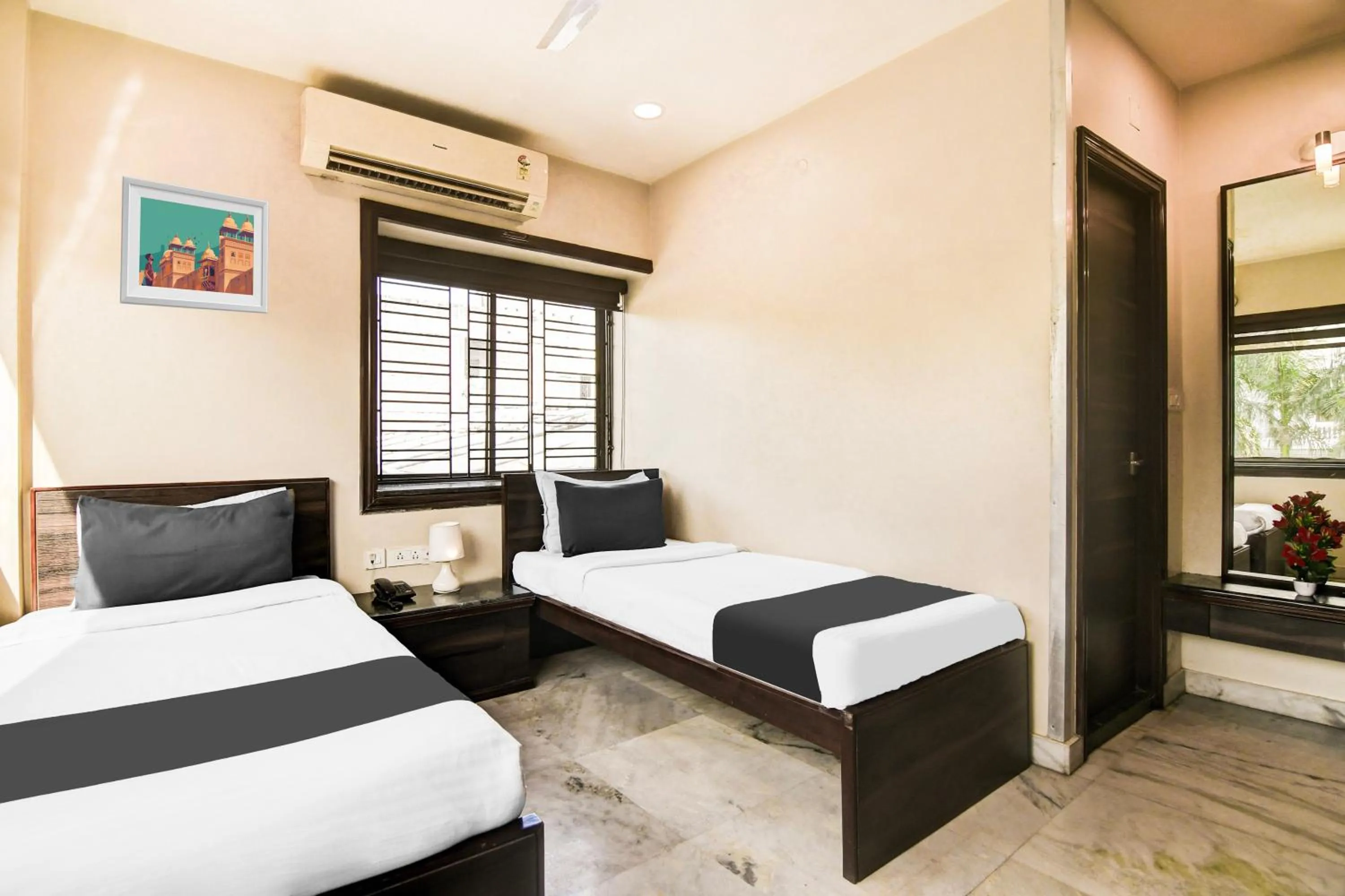 Bedroom in Super Collection O Belgacihia Near Kolkata Railway Station
