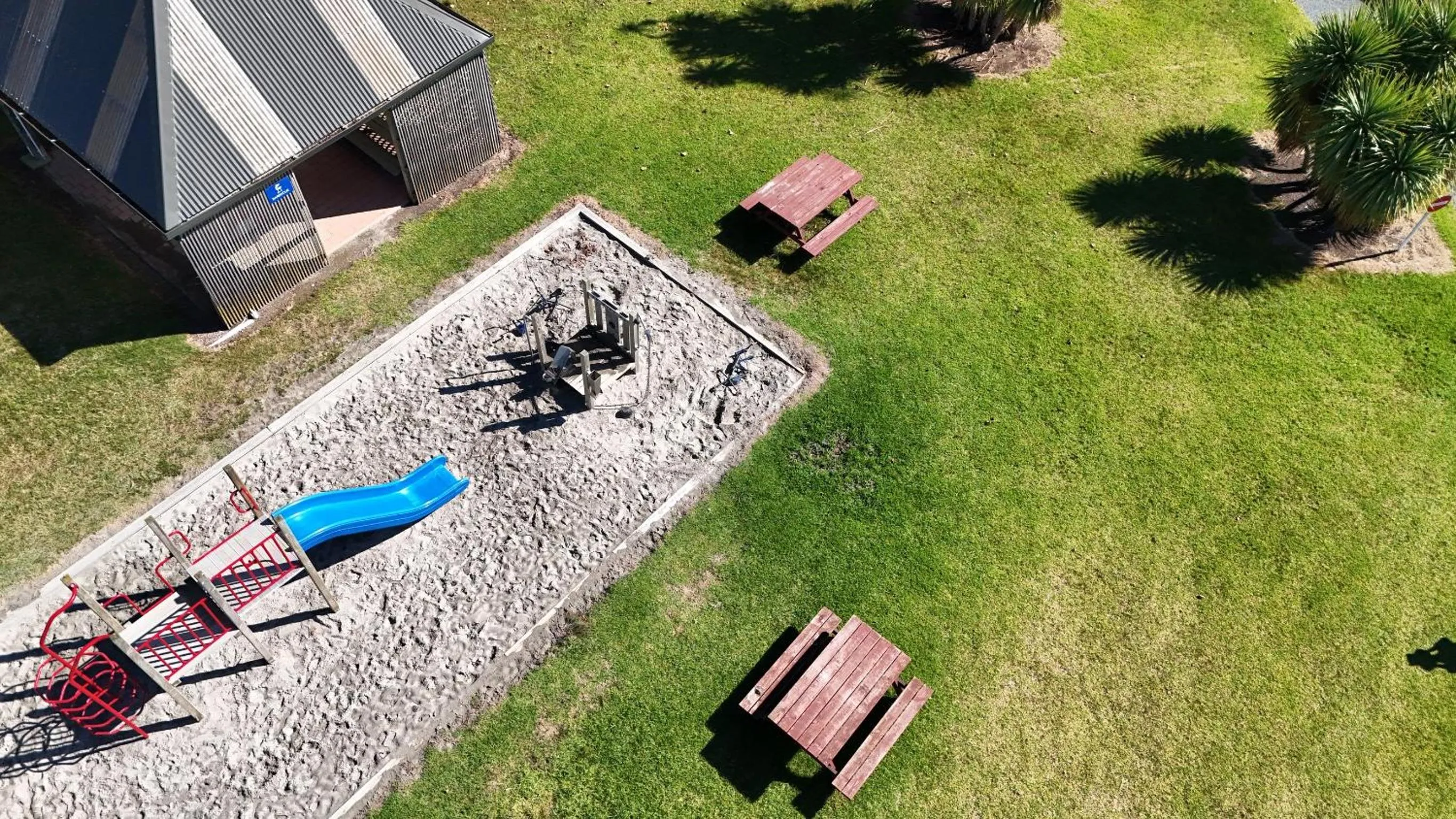 Children play ground in Tāhuna Beach Holiday Park