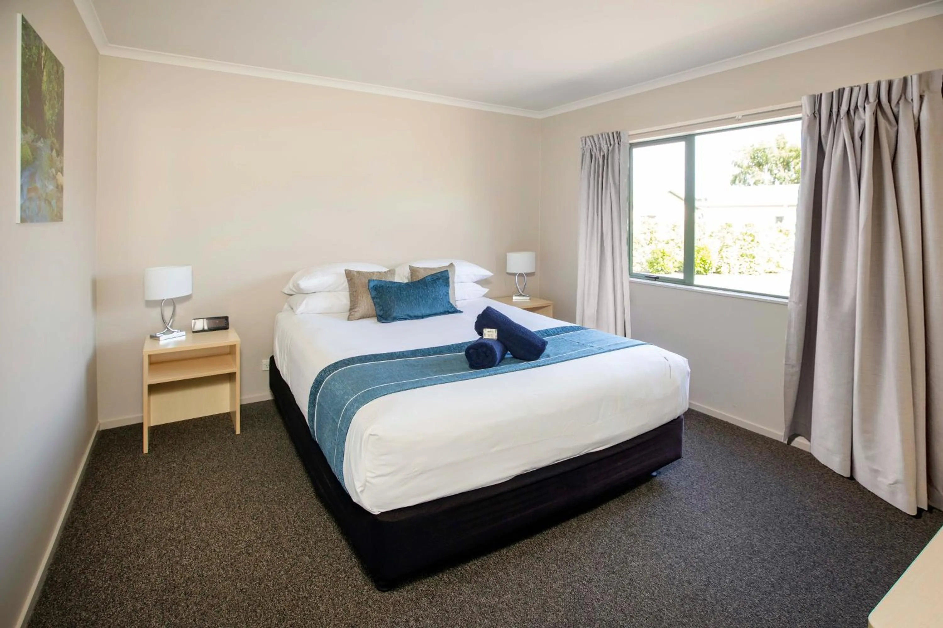 Bed in Tāhuna Beach Holiday Park