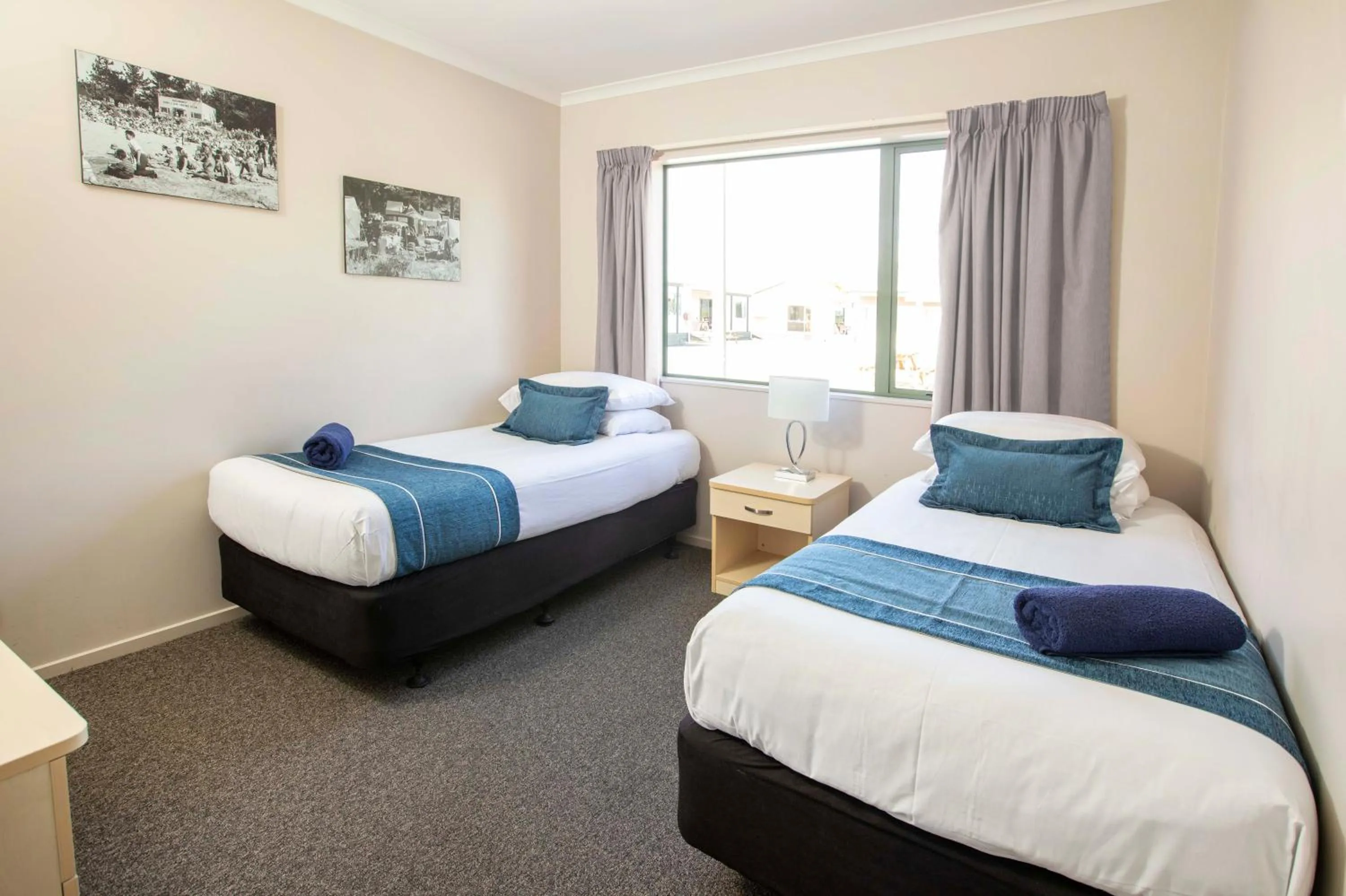 Bed in Tāhuna Beach Holiday Park