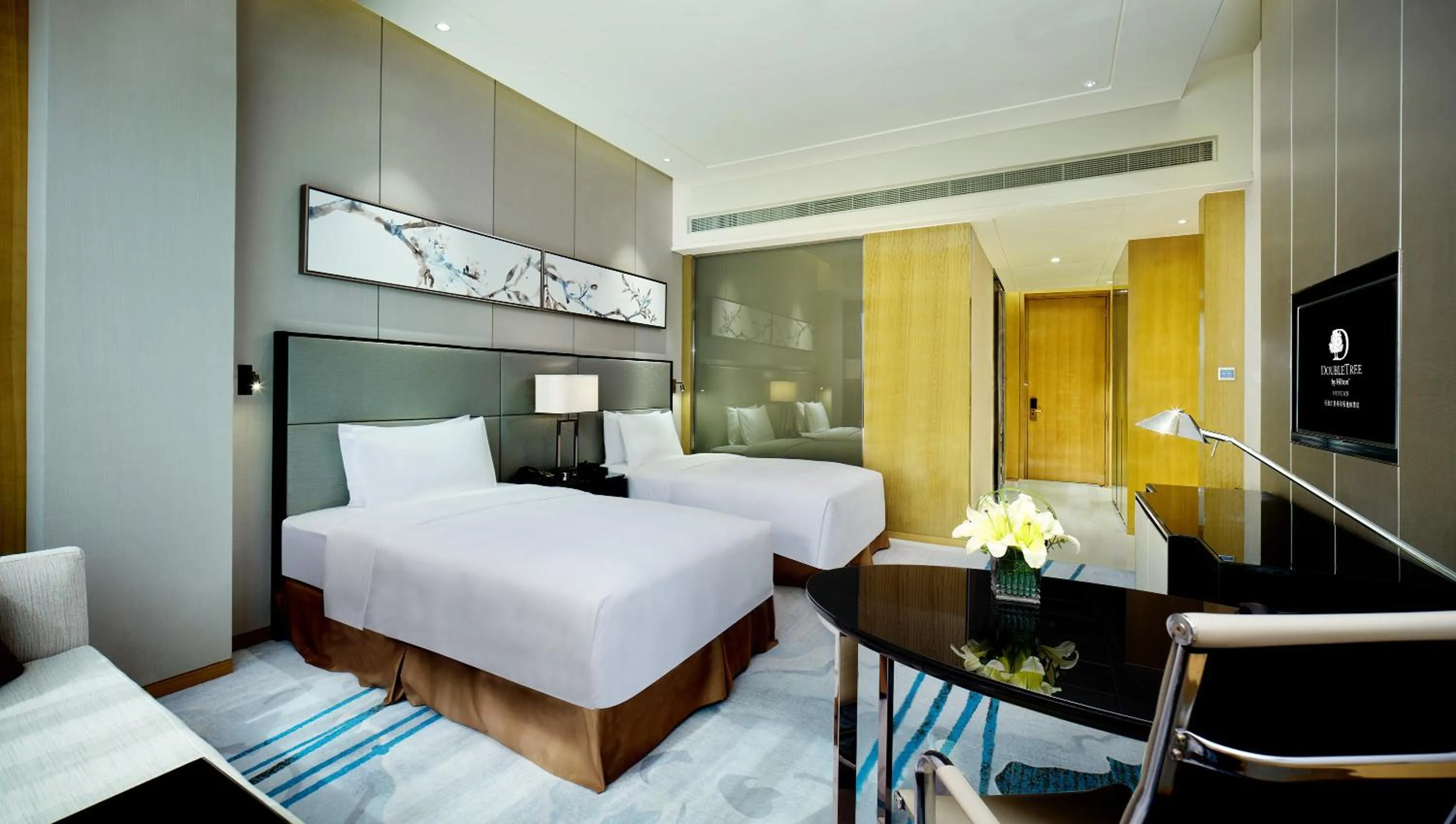 Guests, Bed in DoubleTree by Hilton Heyuan