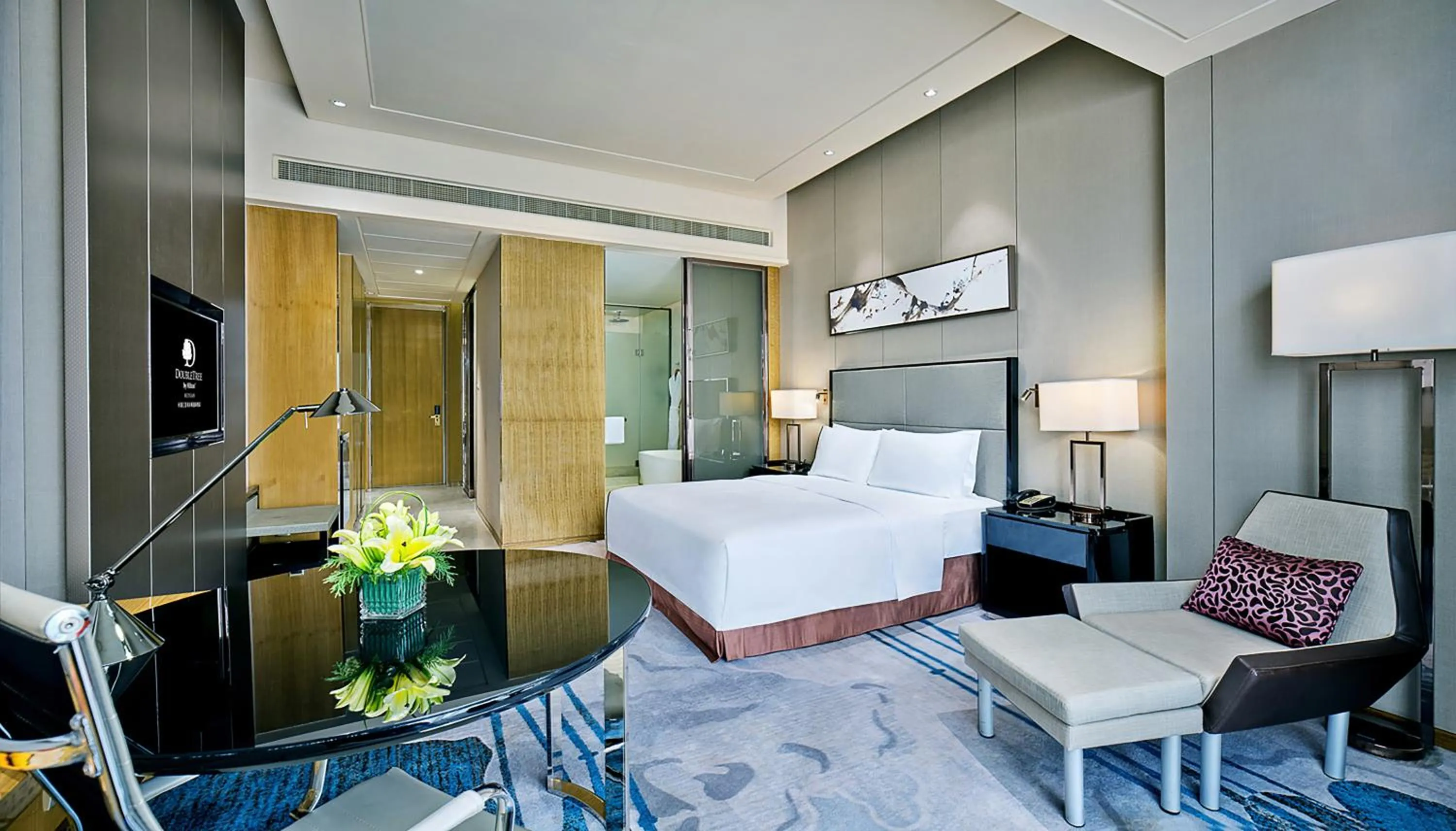 Bedroom, Bed in DoubleTree by Hilton Heyuan