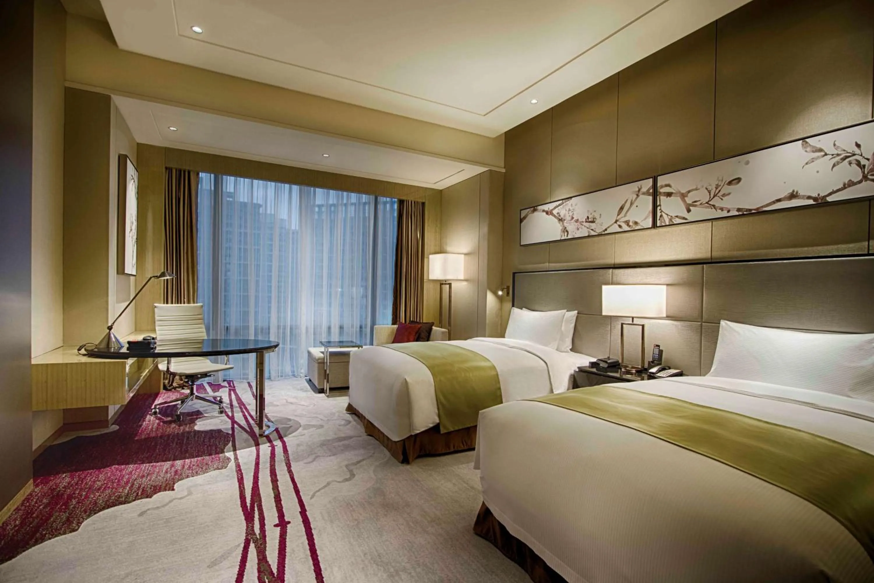 Bed in DoubleTree by Hilton Heyuan