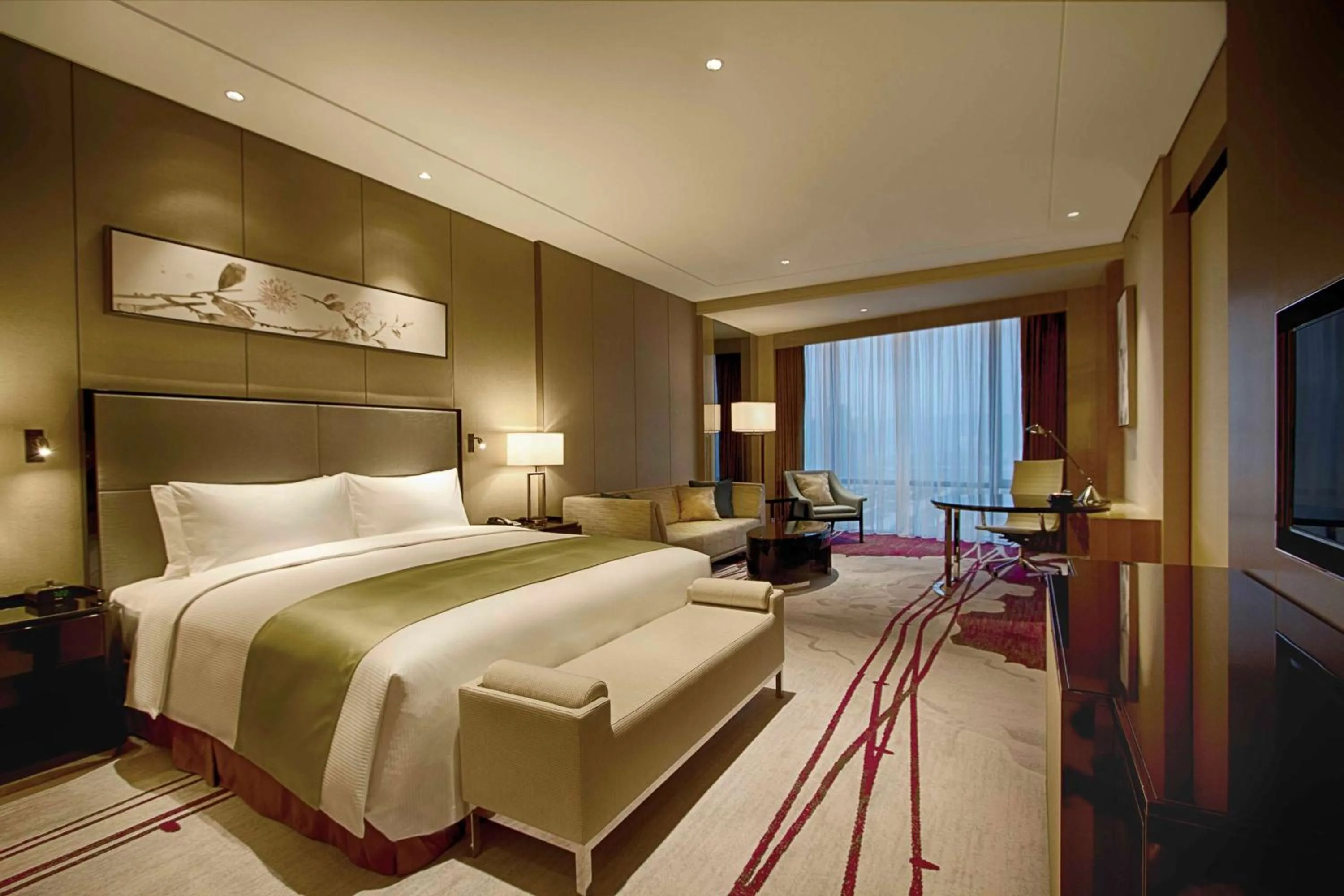 Bed in DoubleTree by Hilton Heyuan