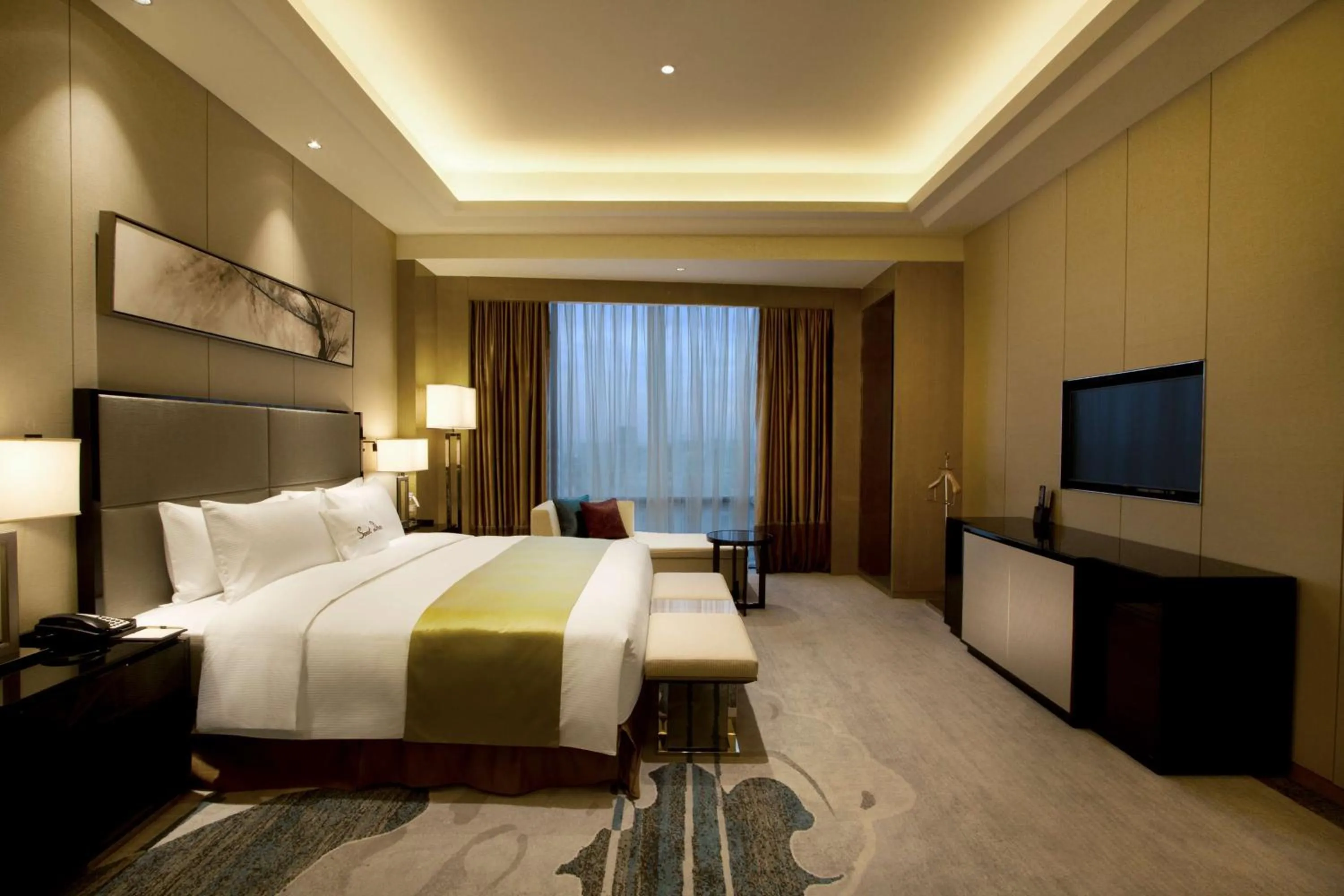 Bed in DoubleTree by Hilton Heyuan