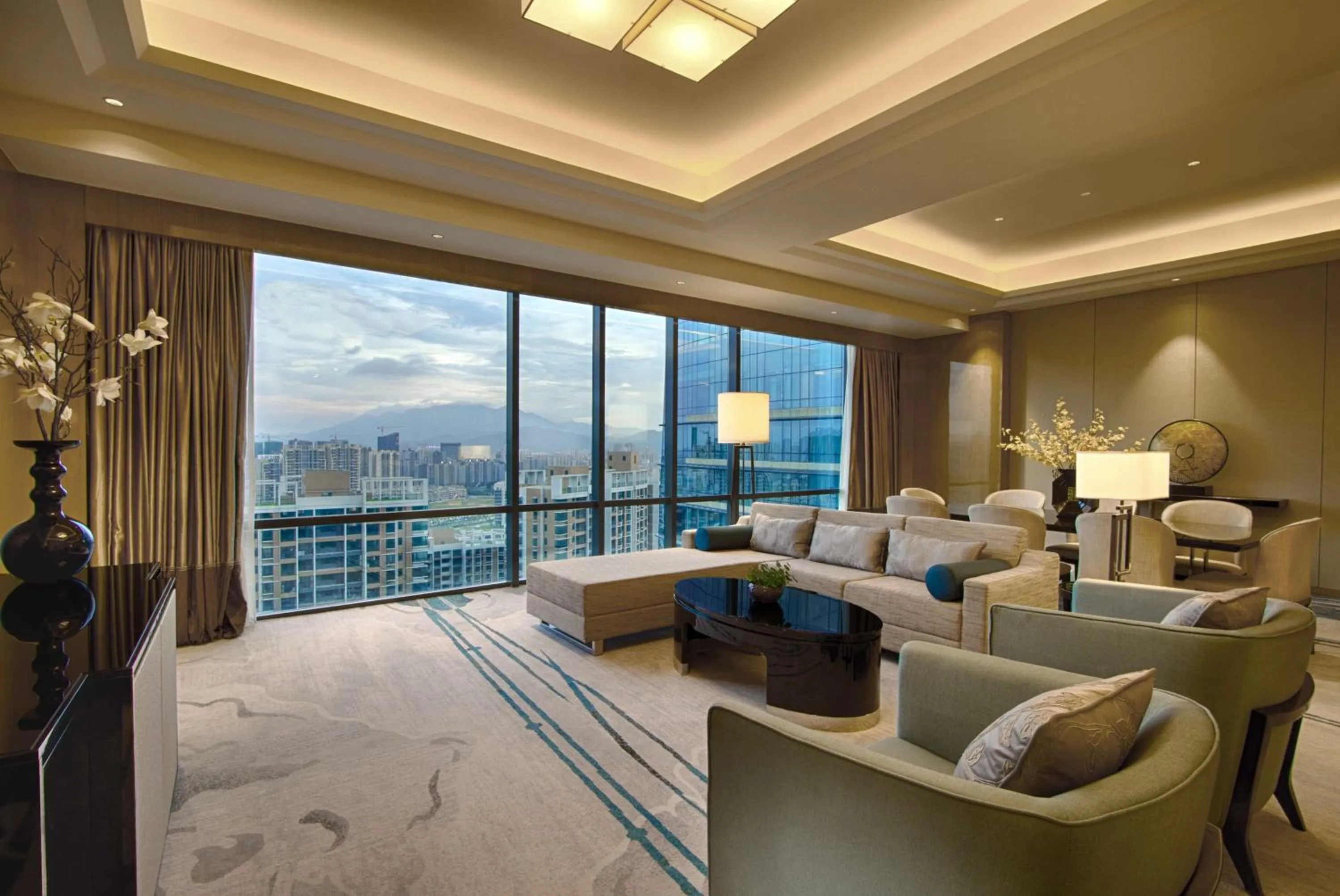 Living room, Bed in DoubleTree by Hilton Heyuan