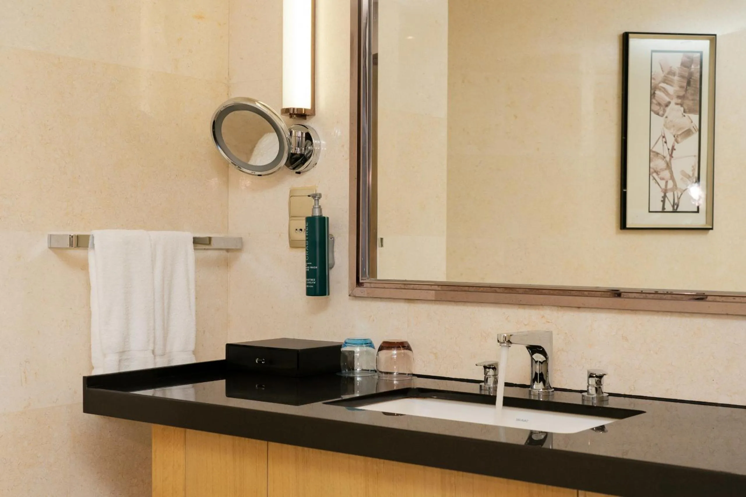 Bathroom in DoubleTree by Hilton Heyuan