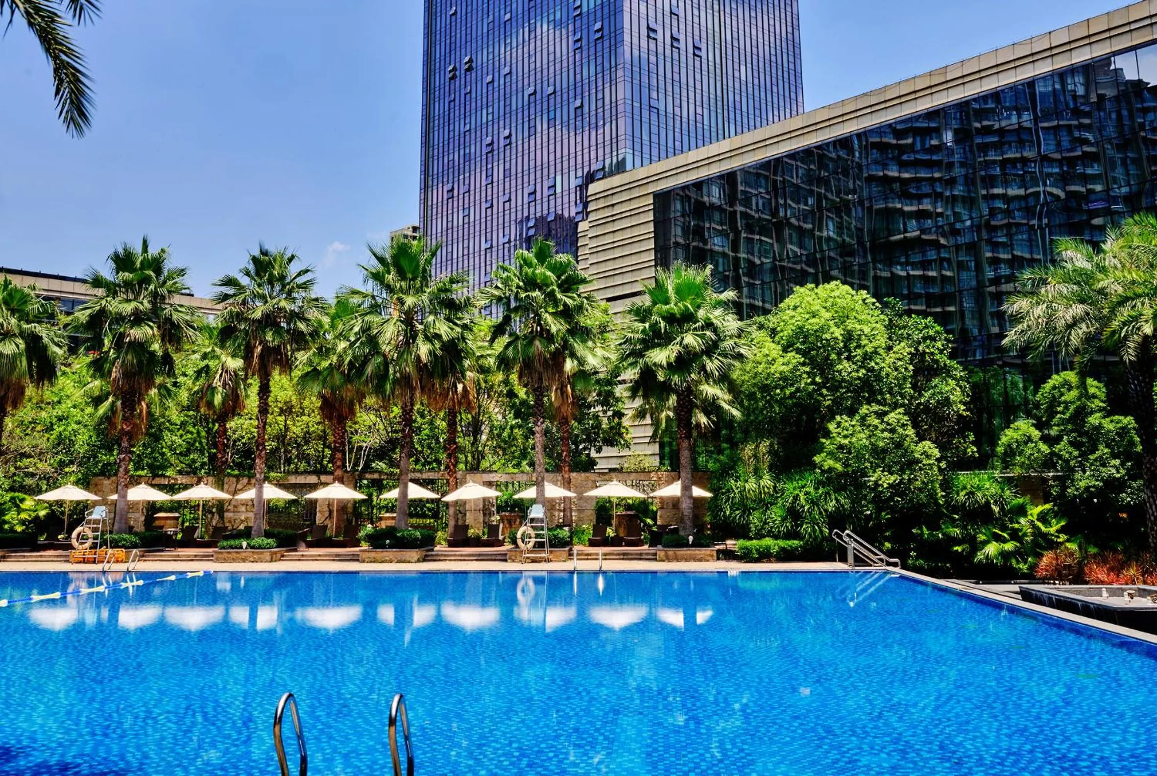 Swimming pool in DoubleTree by Hilton Heyuan