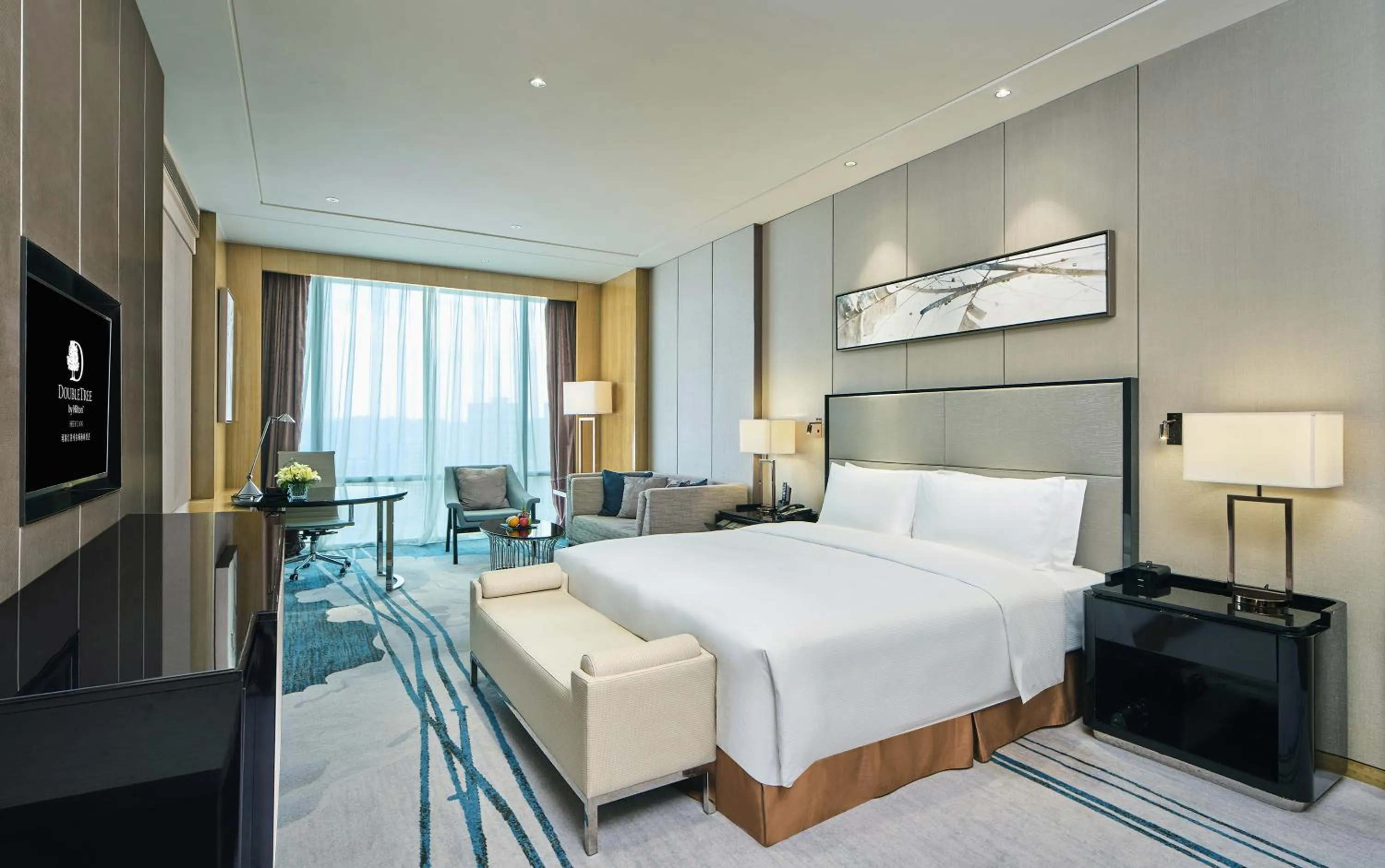 Photo of the whole room, Bed in DoubleTree by Hilton Heyuan