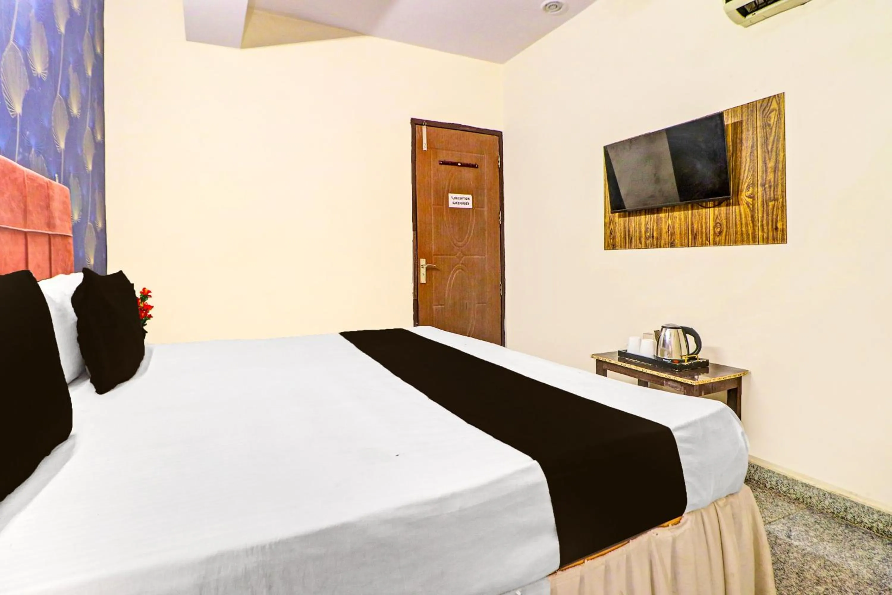 Bedroom, Bed in Super Hotel O Honey Inn