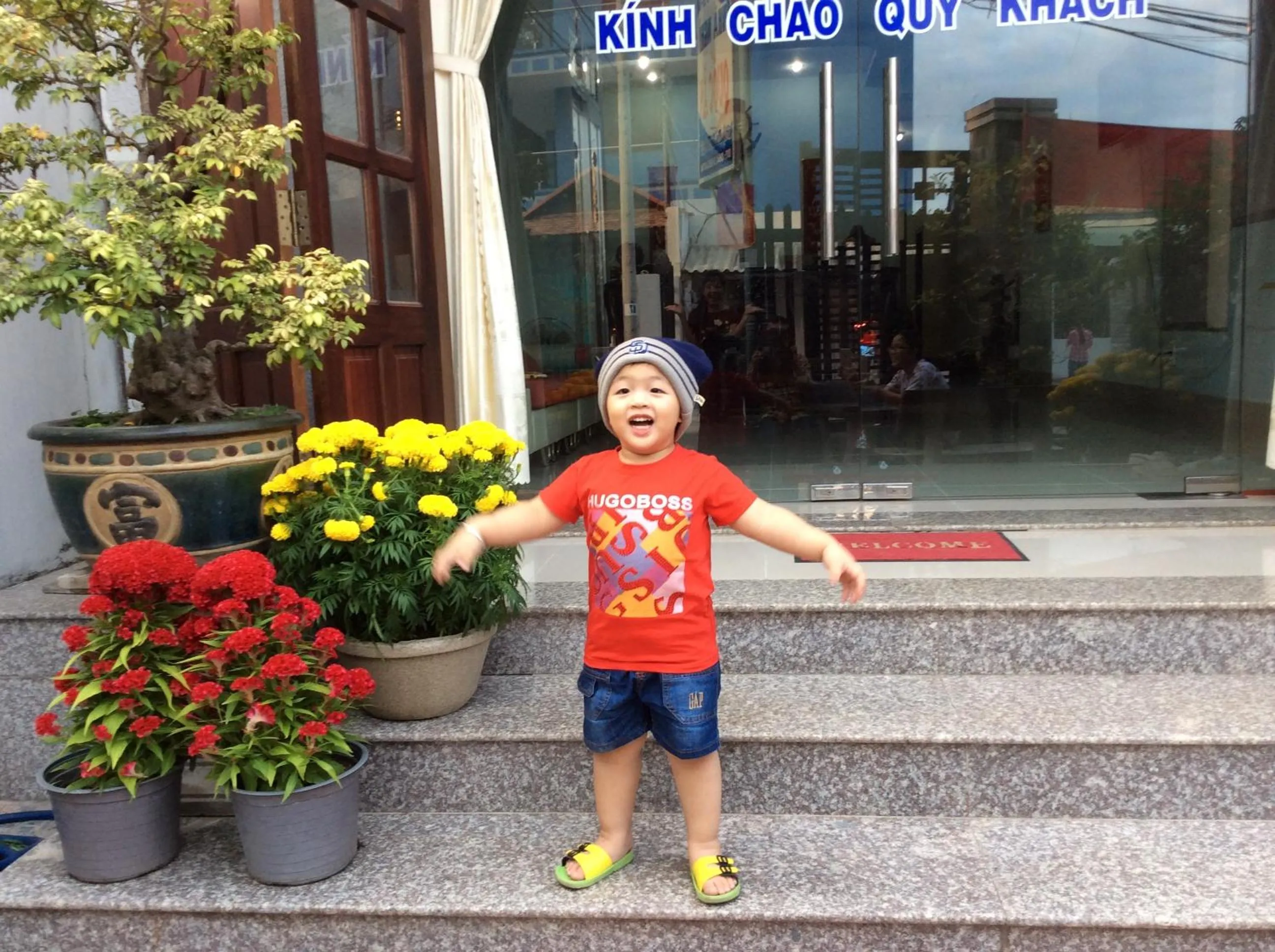 Family in Quốc Ân Motel