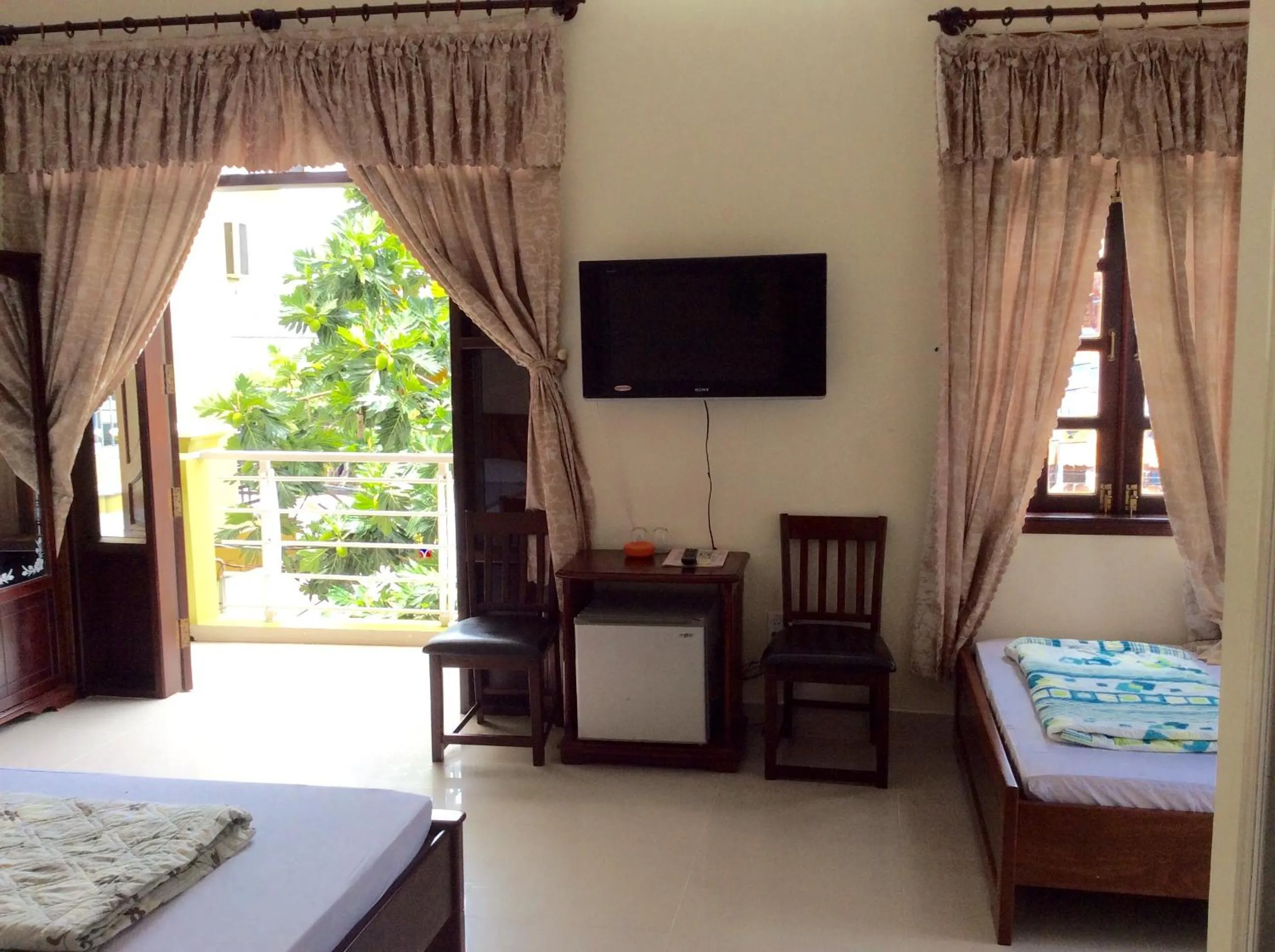 Balcony/Terrace, Bed in Quốc Ân Motel