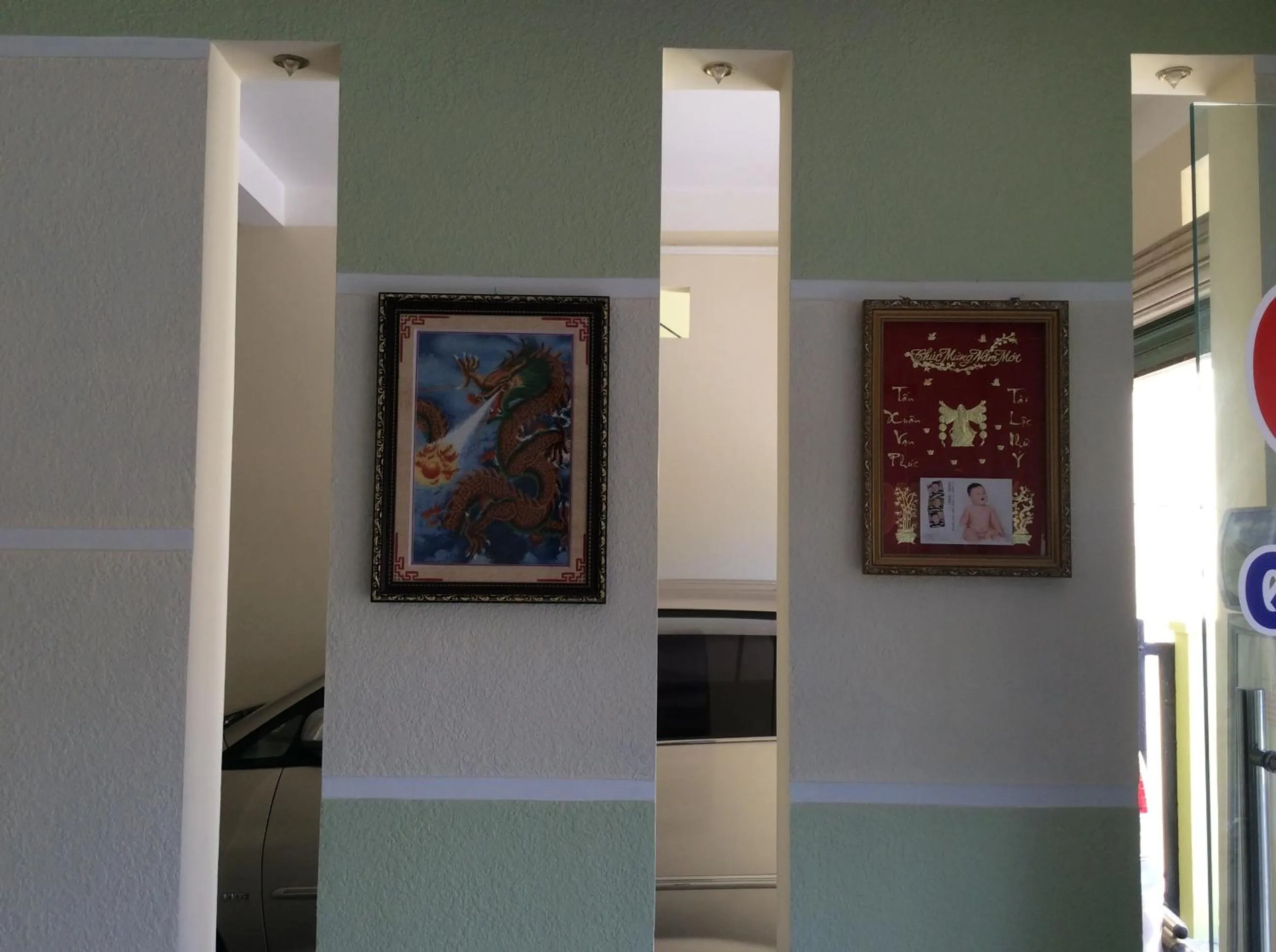 Decorative detail in Quốc Ân Motel