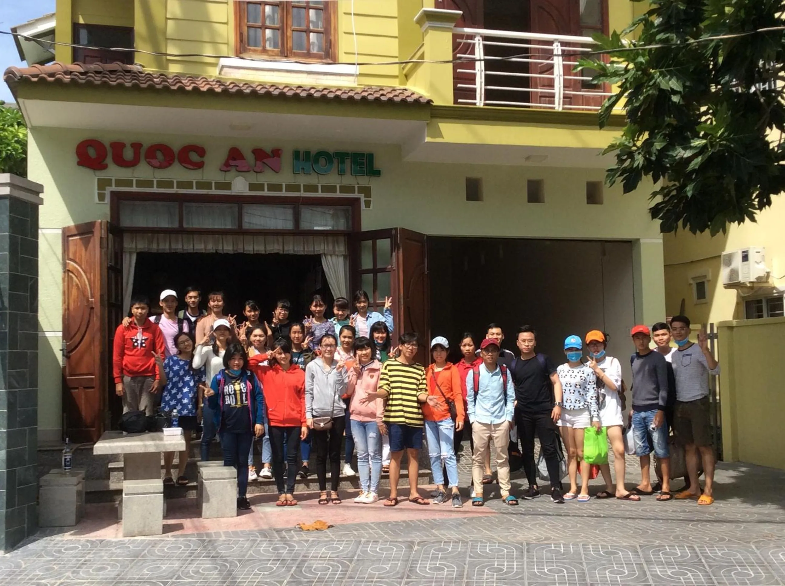 group of guests in Quốc Ân Motel