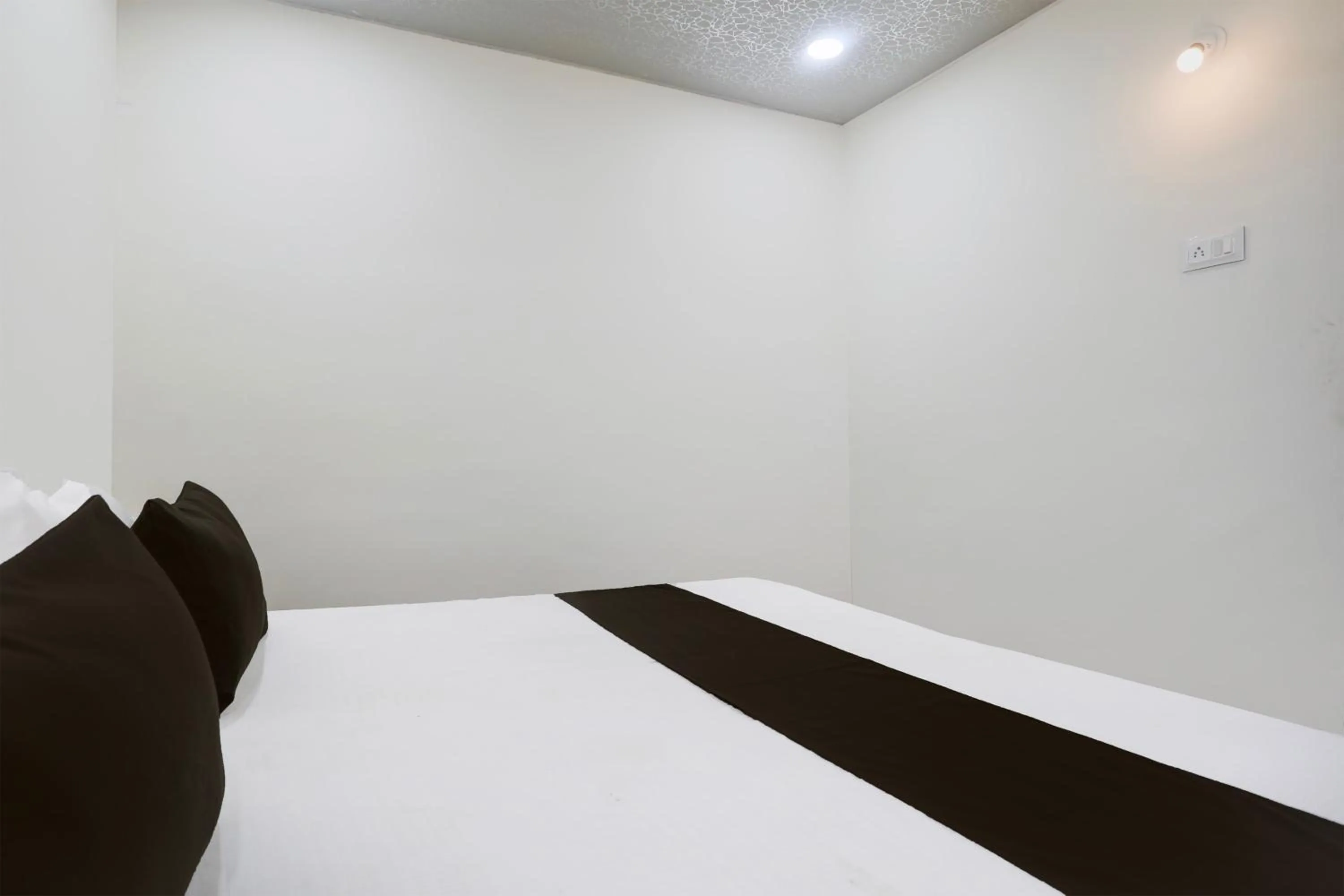 Bedroom in Hotel O Sky Villa