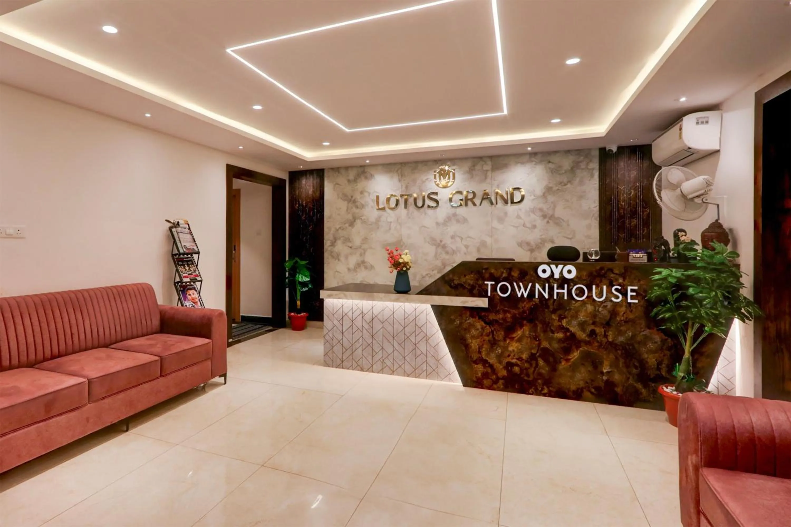 Lobby or reception in Super Townhouse Lotus Grand