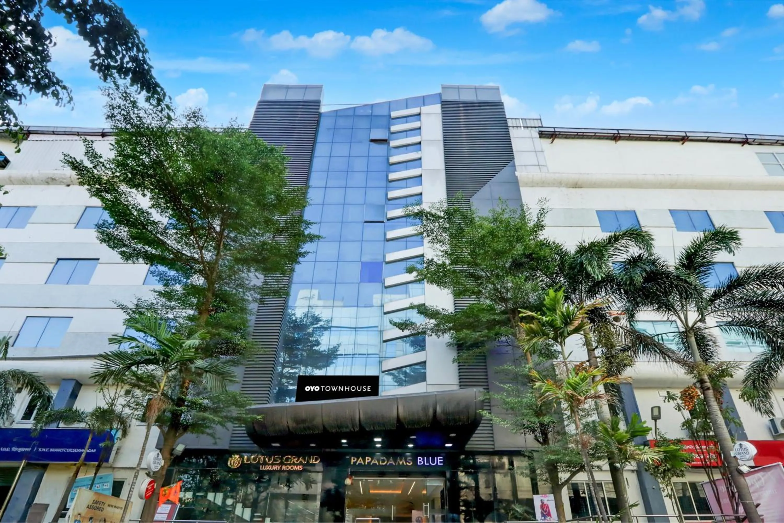 Facade/entrance in Super Townhouse Lotus Grand