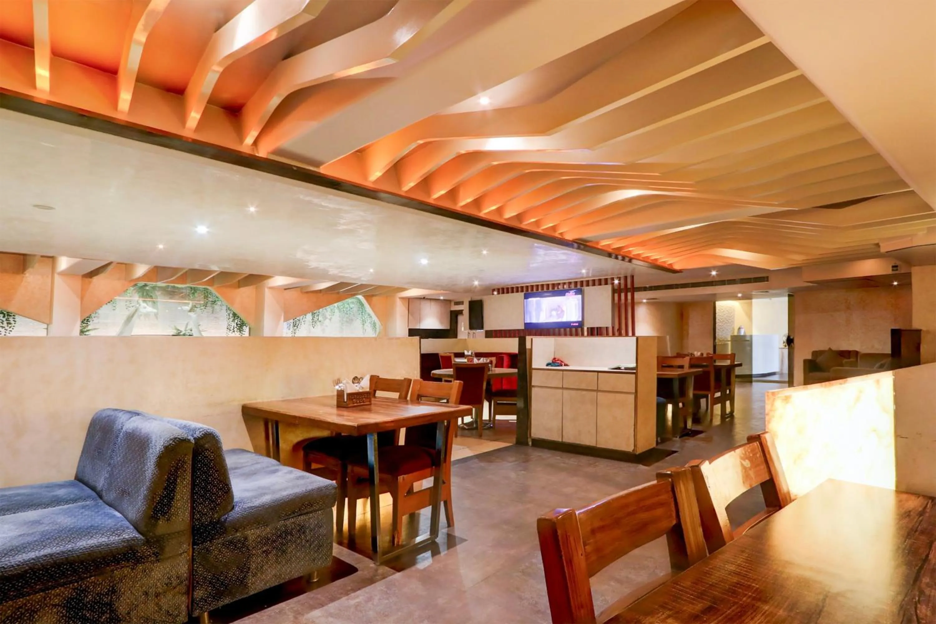 Restaurant/places to eat in Super Townhouse Lotus Grand