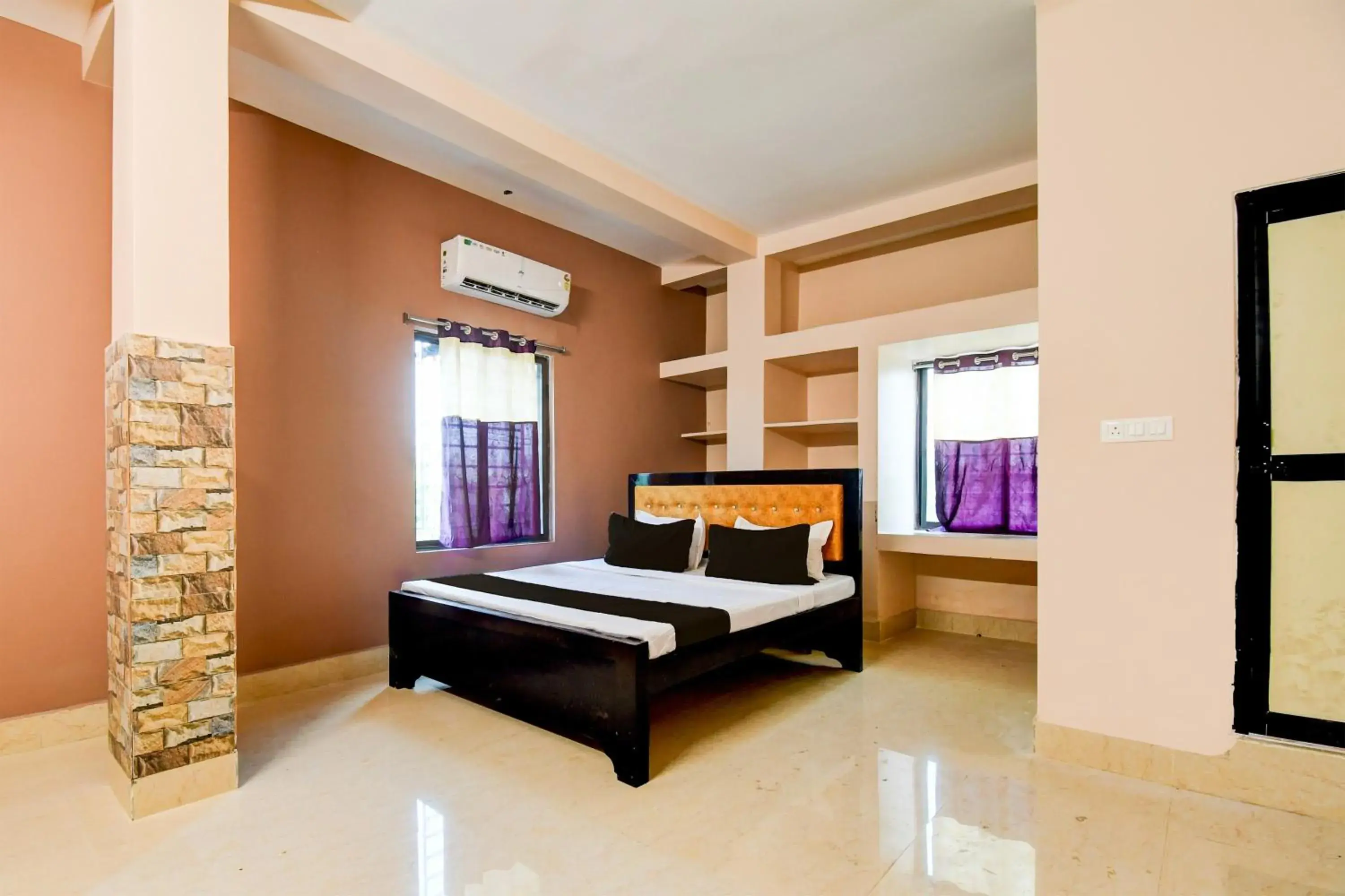 Facade/entrance, Bed in Hotel O SWAIN RESIDENCY Facade/entrance, Bed in Hotel O SWAIN RESIDENCY