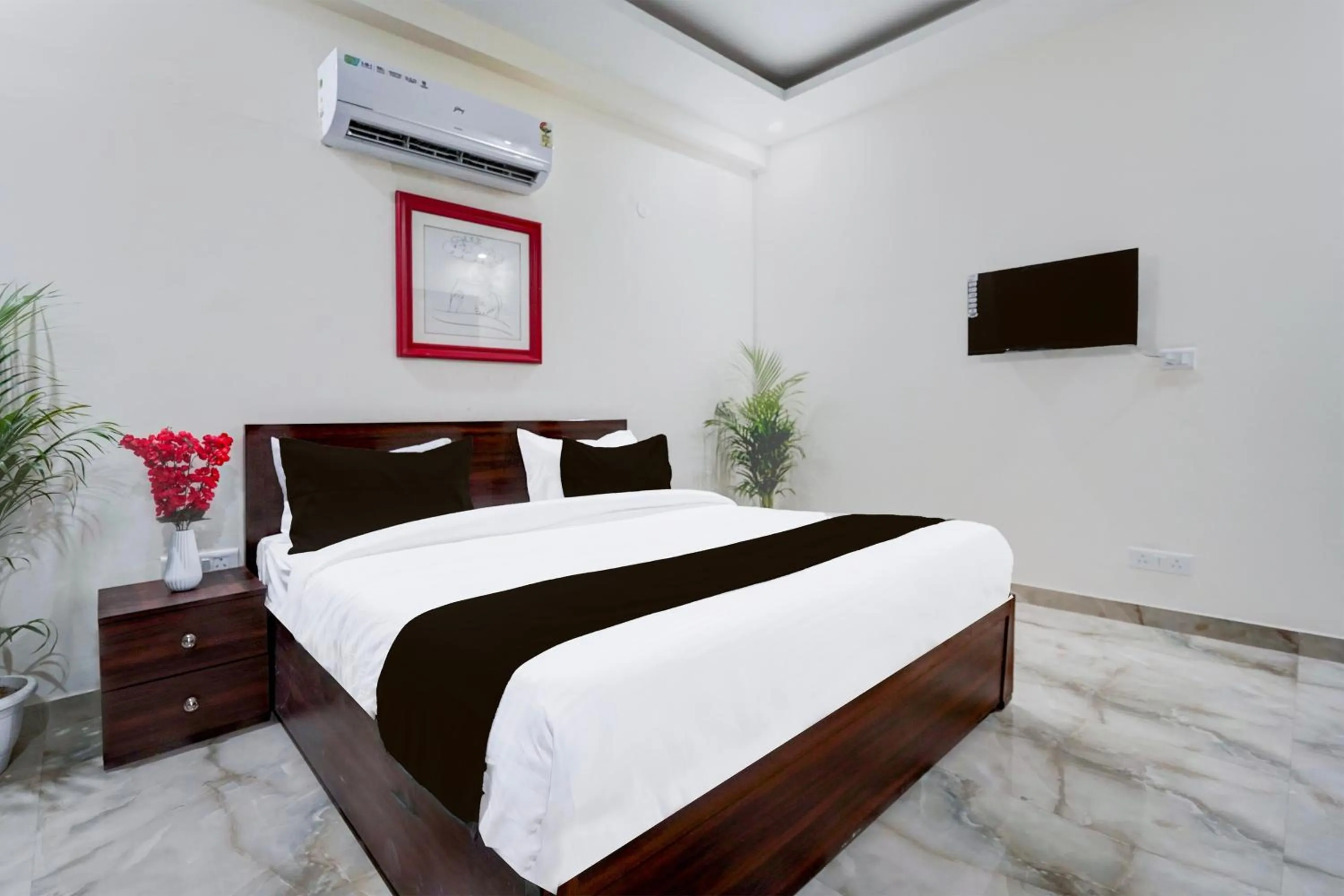 Bedroom, Bed in Townhouse Delight Inn