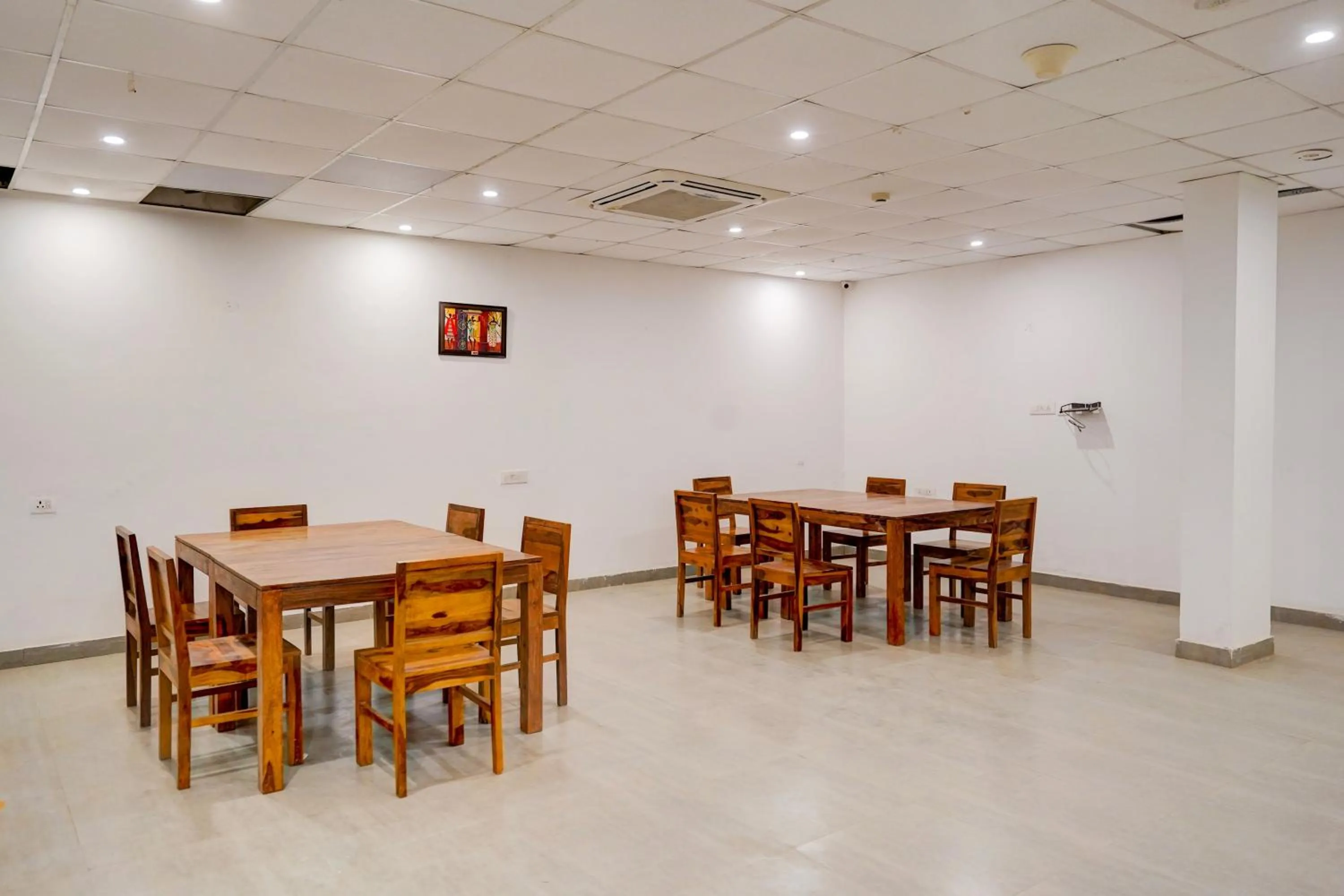 Restaurant/places to eat in Townhouse Delight Inn