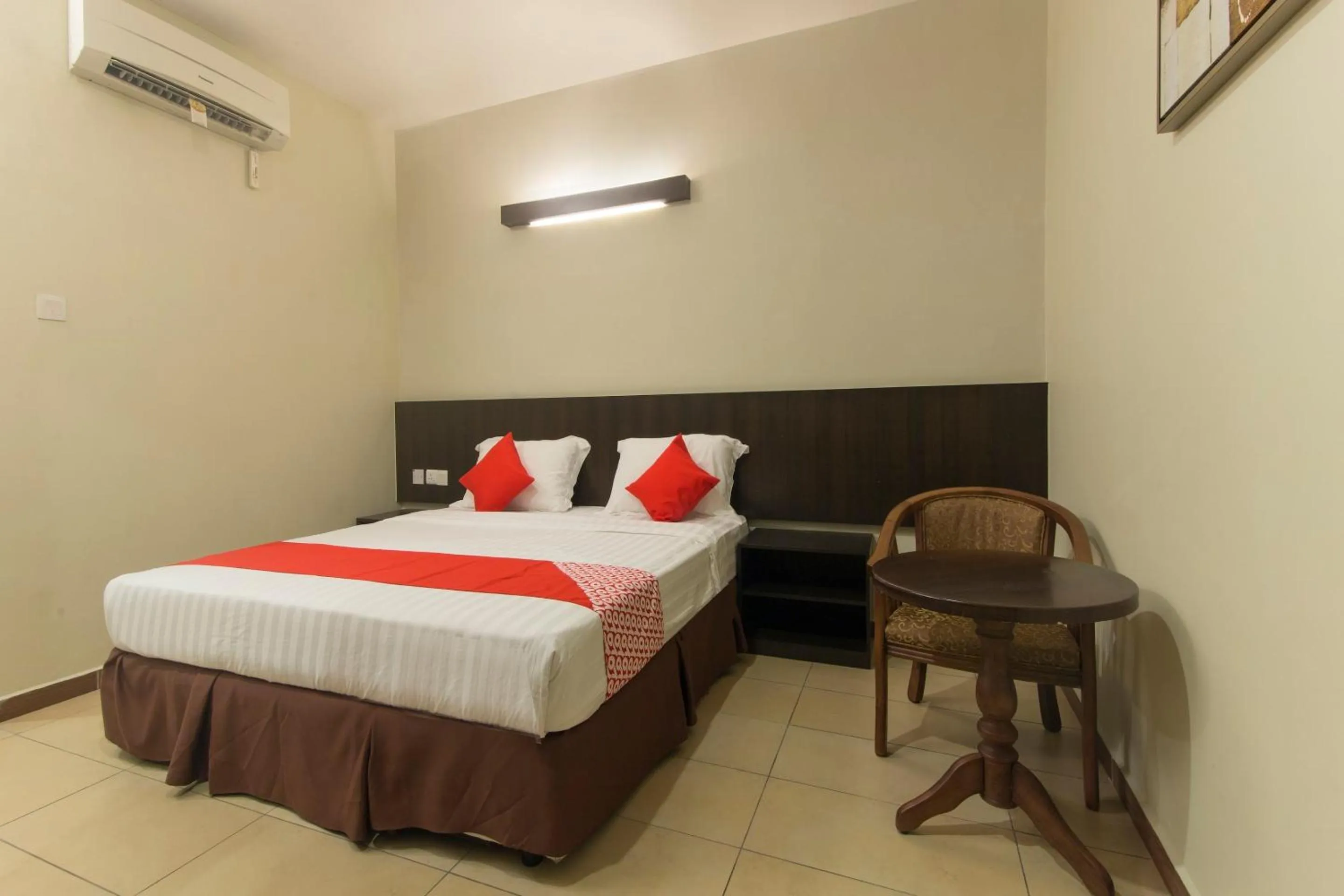 Bedroom, Bed in Hotel O Bei King