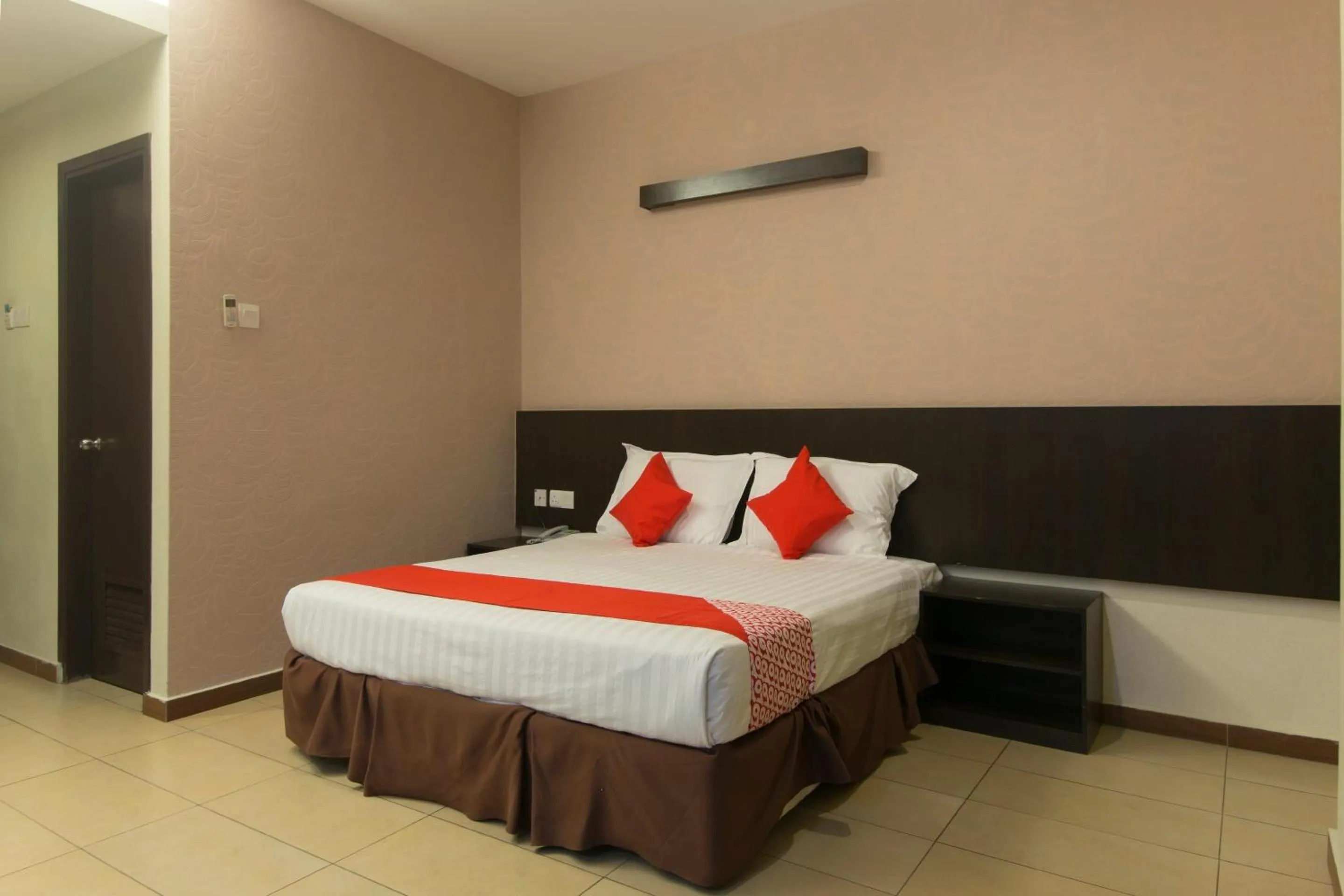 Bedroom, Bed in Hotel O Bei King