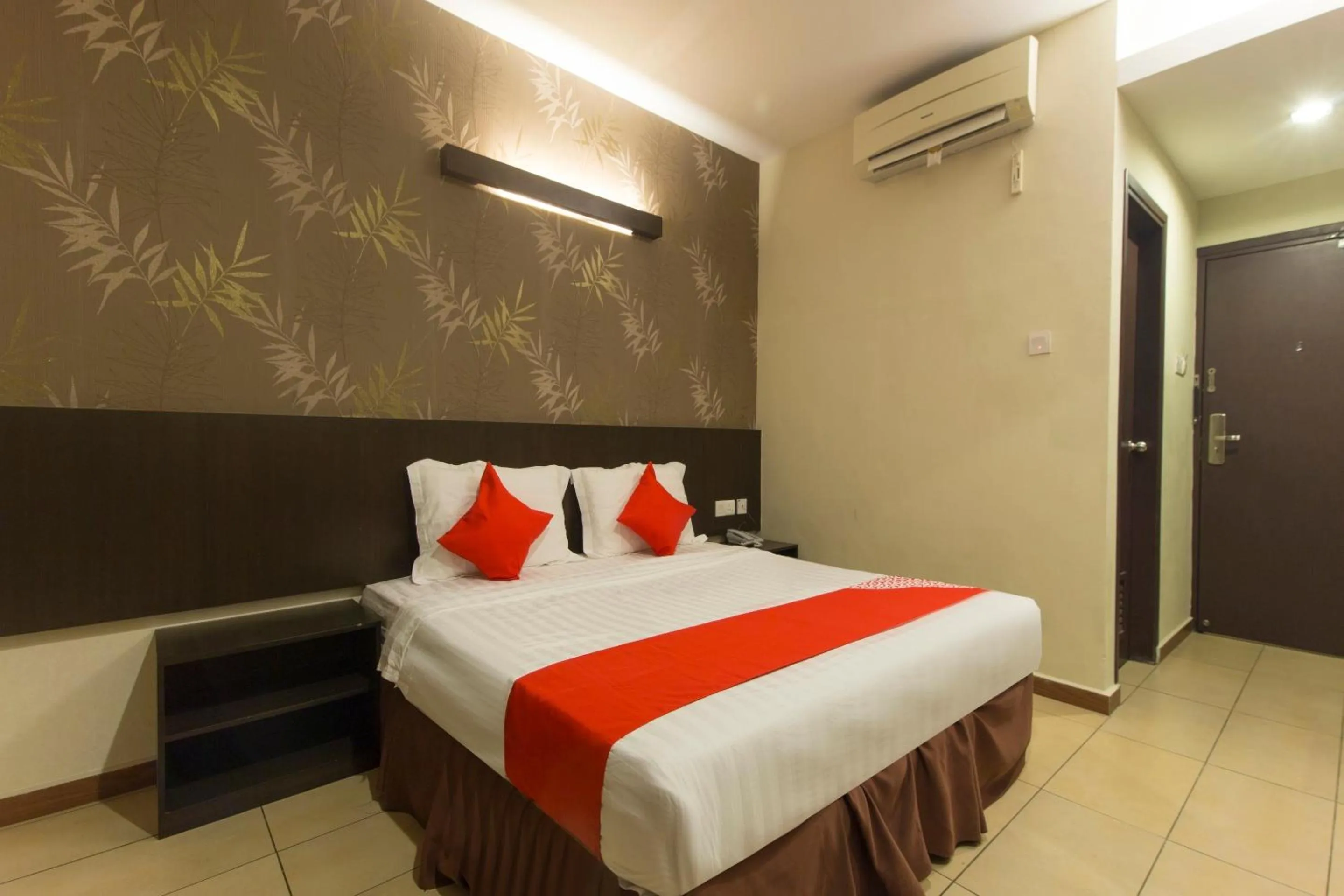 Bedroom, Bed in Hotel O Bei King