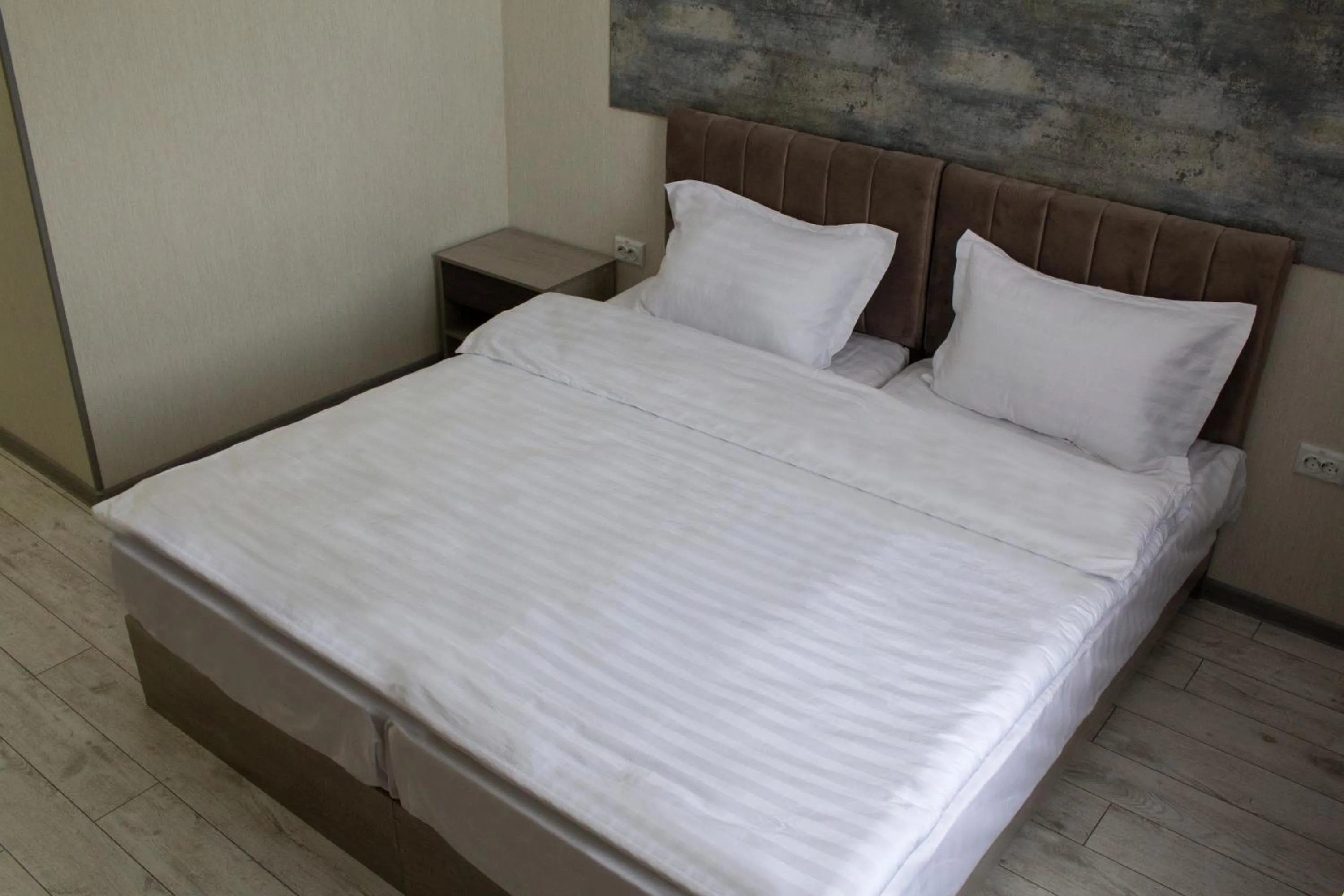 Suite with Balcony - single occupancy in Artist Regency Hotel