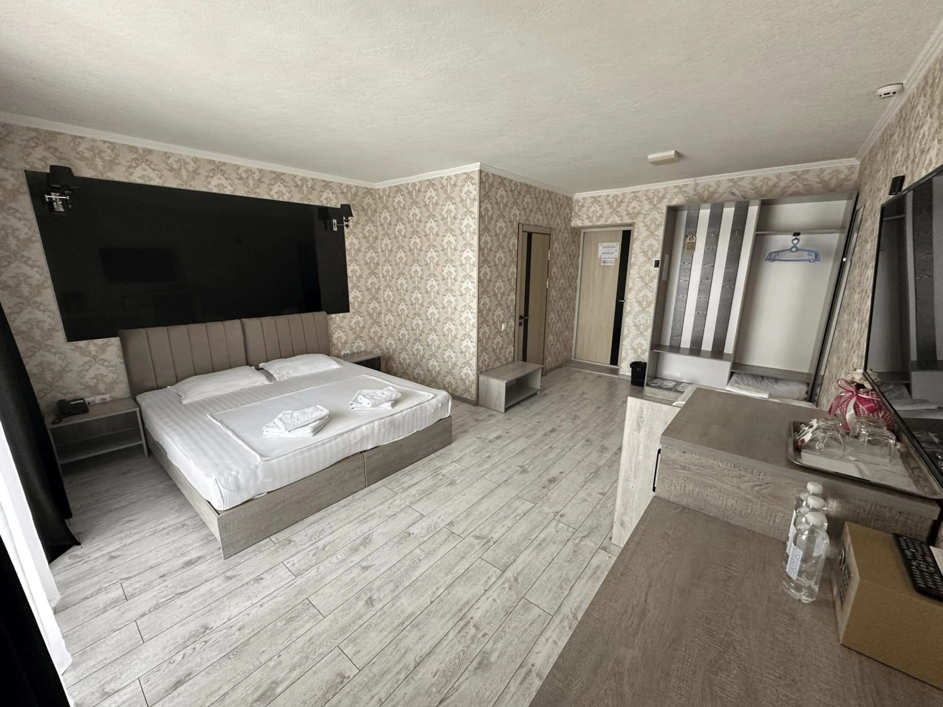 Communal lounge/ TV room in Artist Regency Hotel