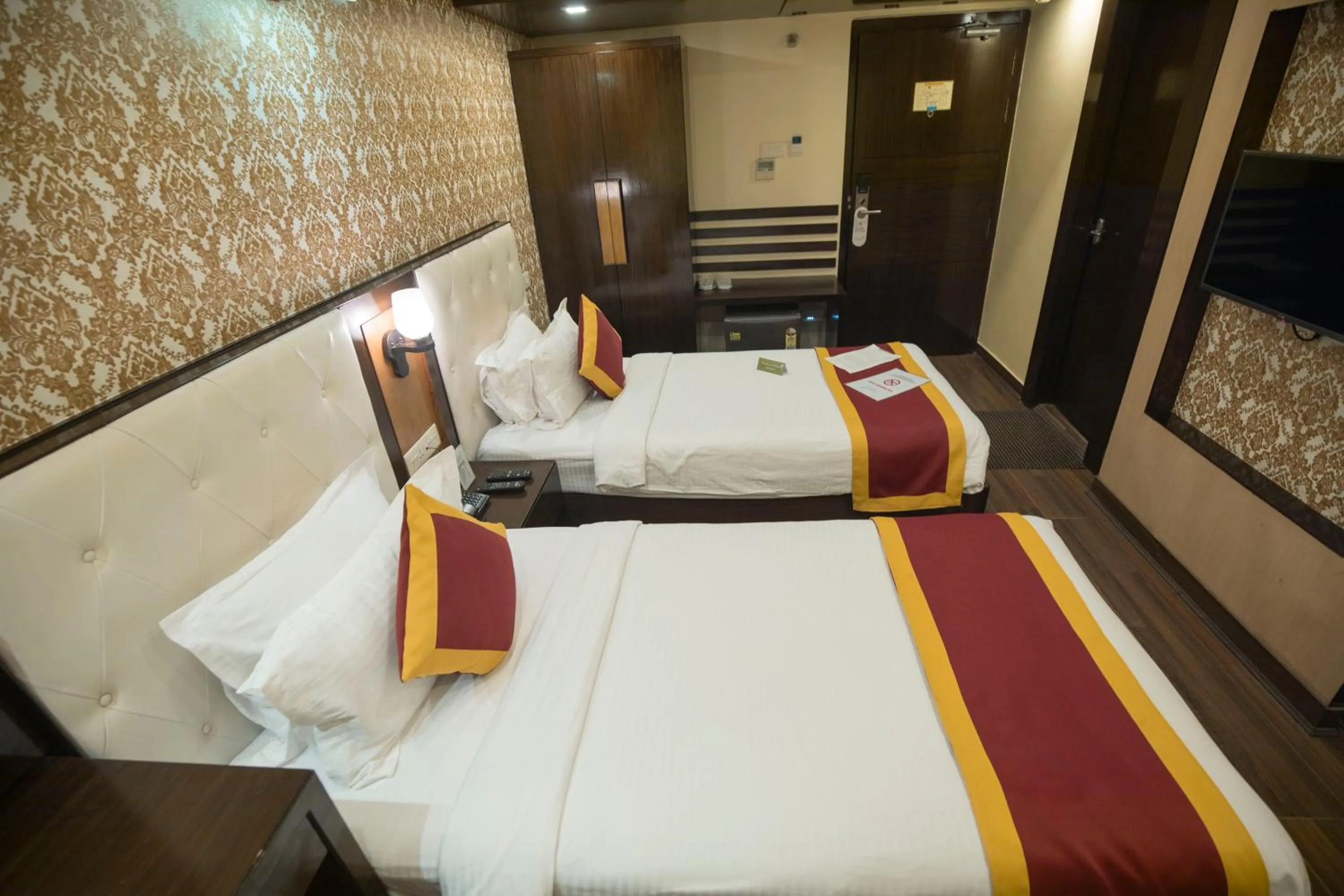 Bed in Ethnotel, Kolkata Airport