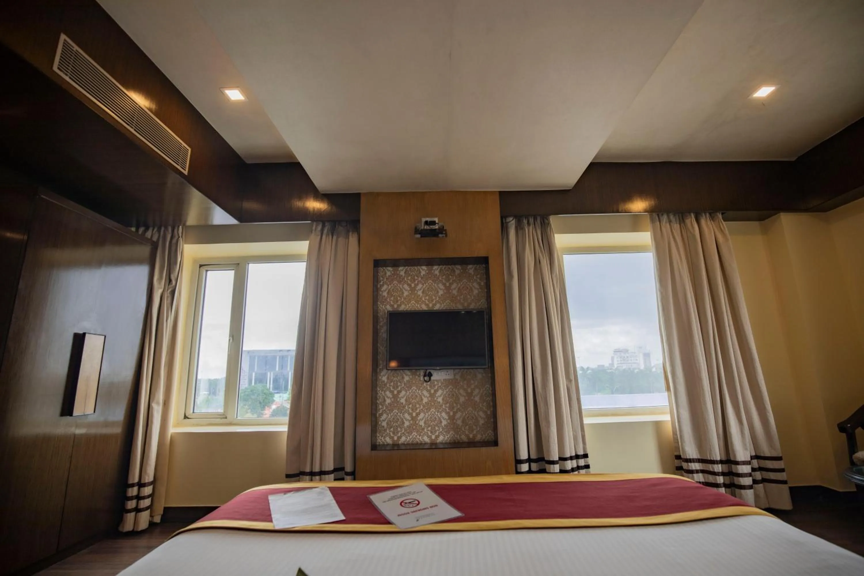 Bed in Ethnotel, Kolkata Airport