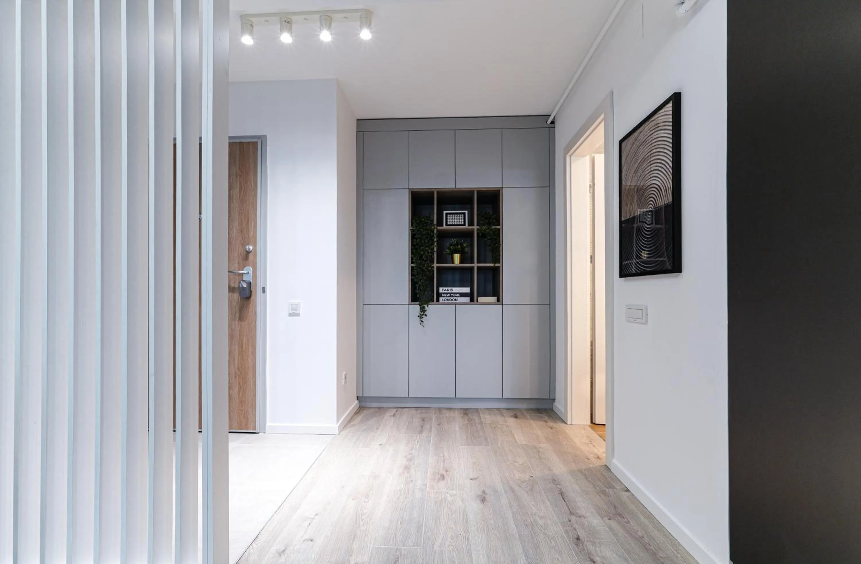 wardrobe in Luca - Luxury Park-View Apt with Balcony & Parking