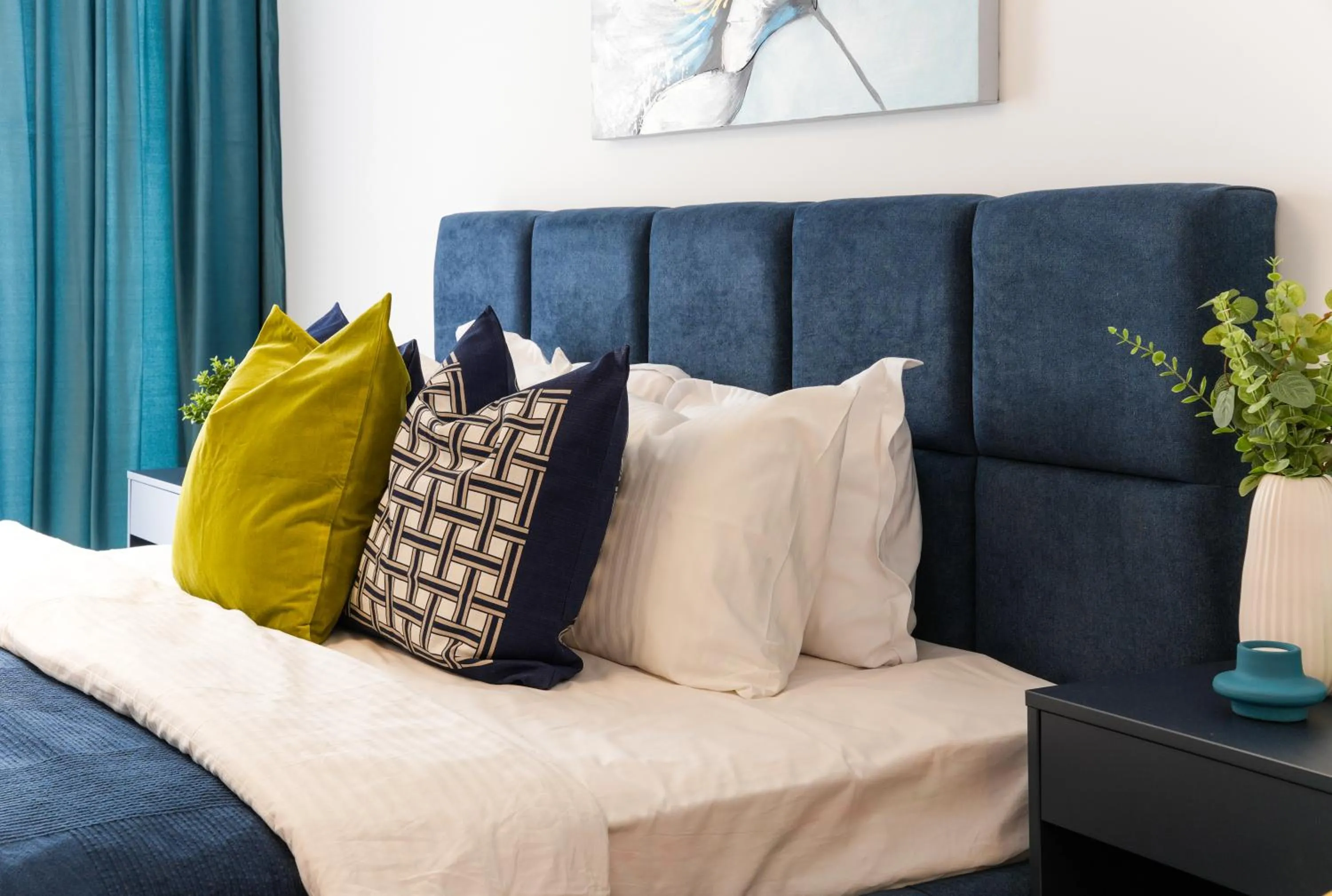 Bedroom, Bed in Luca - Luxury Park-View Apt with Balcony & Parking