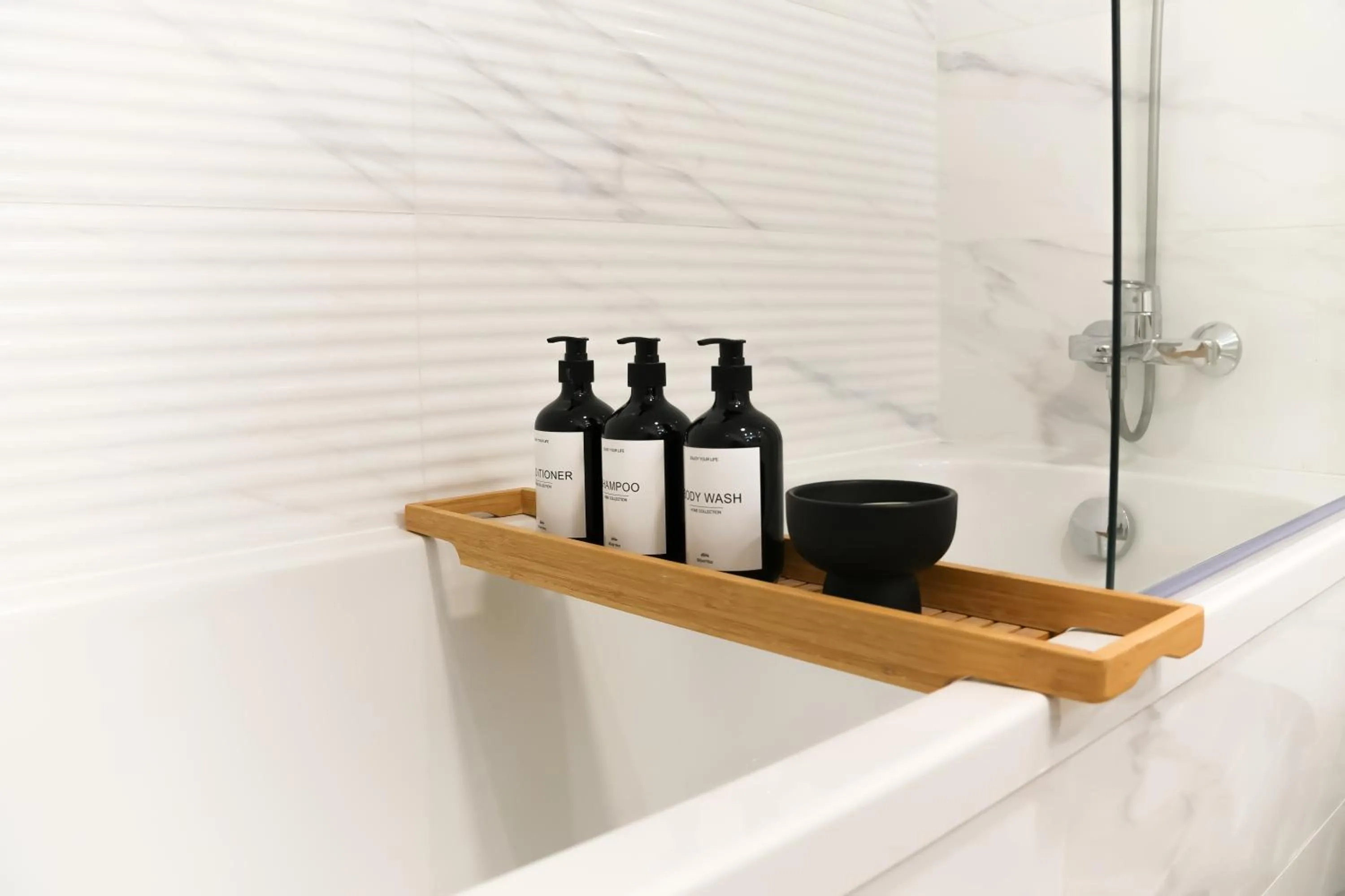 Bathroom in Luca - Luxury Park-View Apt with Balcony & Parking