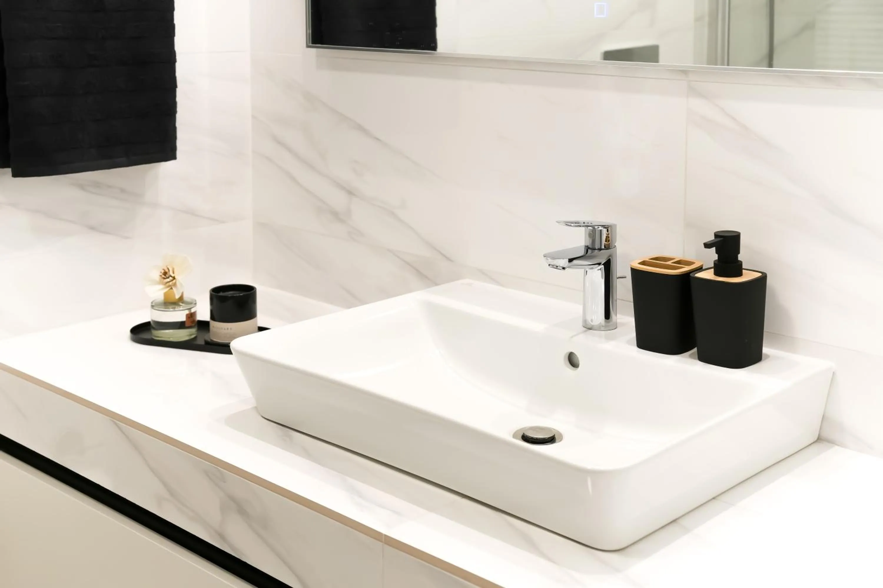 Bathroom in Luca - Luxury Park-View Apt with Balcony & Parking